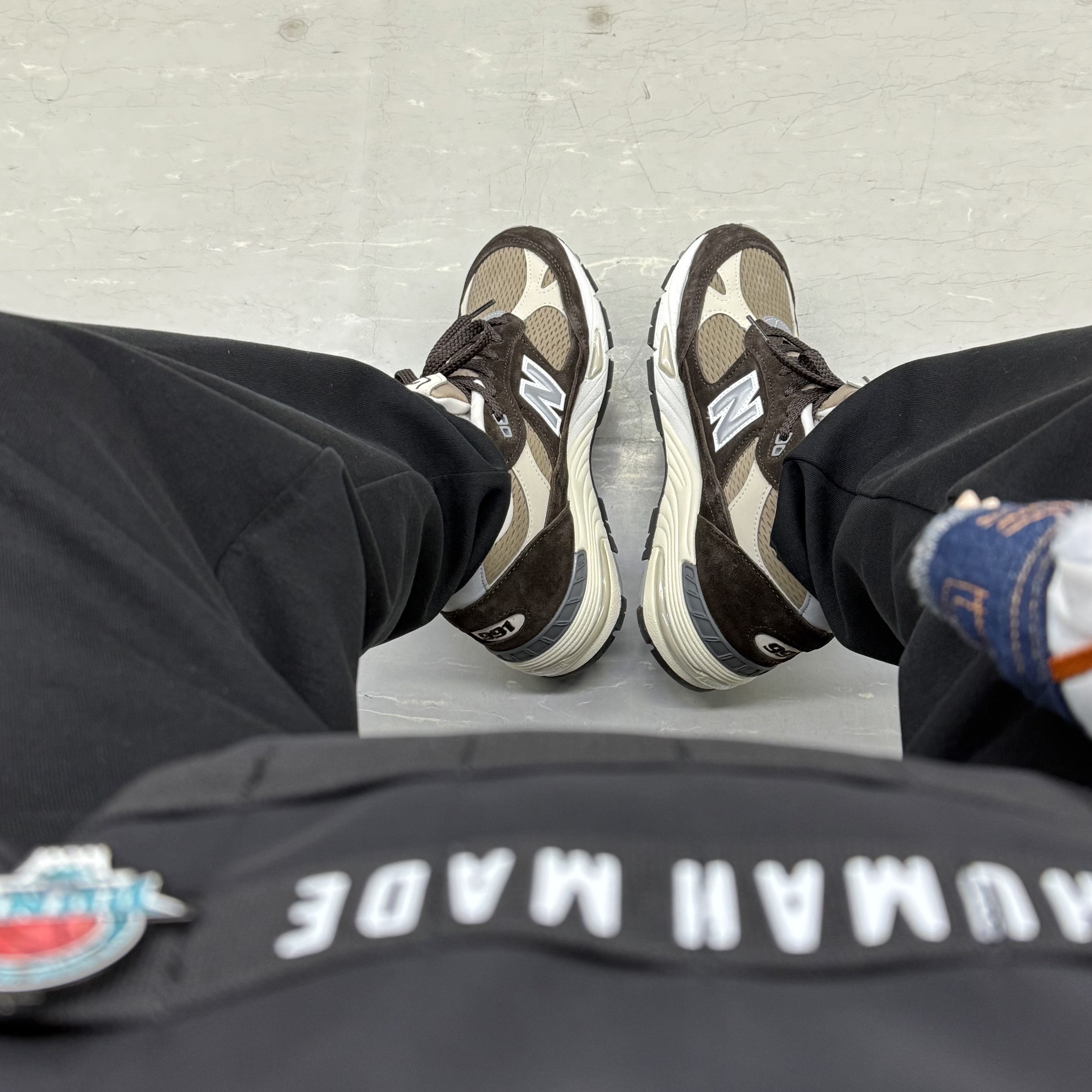 New Balance 991 Made in UK Finale Delicioso Silver Mink 착용 스타일 - 1