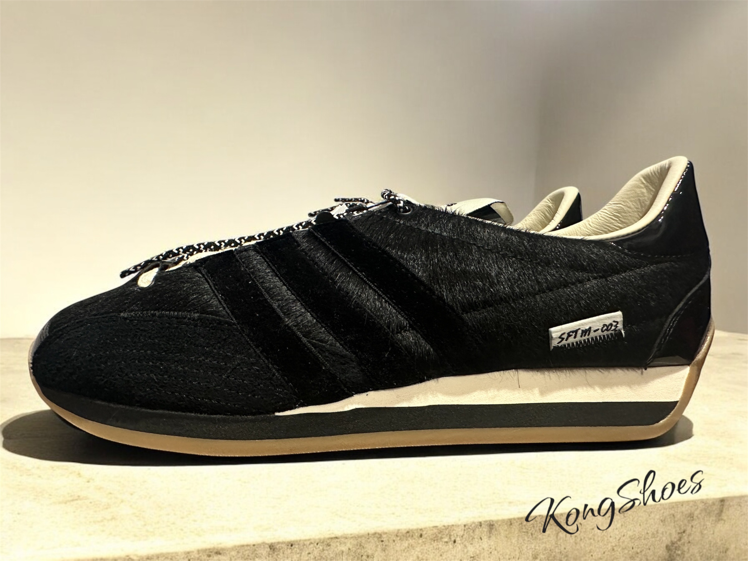 Adidas x Song for the Mute Country OG Core Black Cream White 착용 스타일