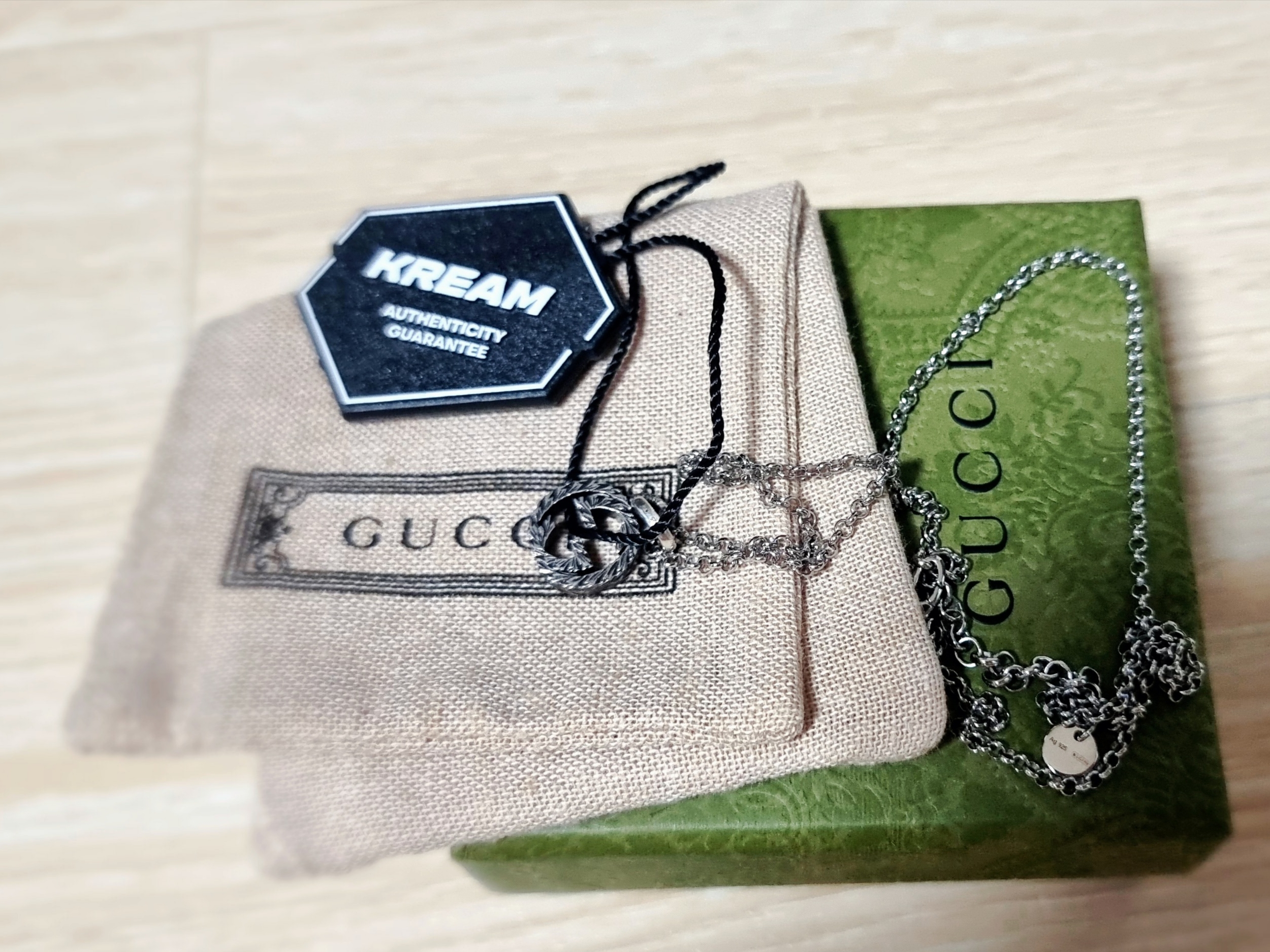 Gucci Interlocking G Pendant Necklace Silver 착용 스타일 - 1