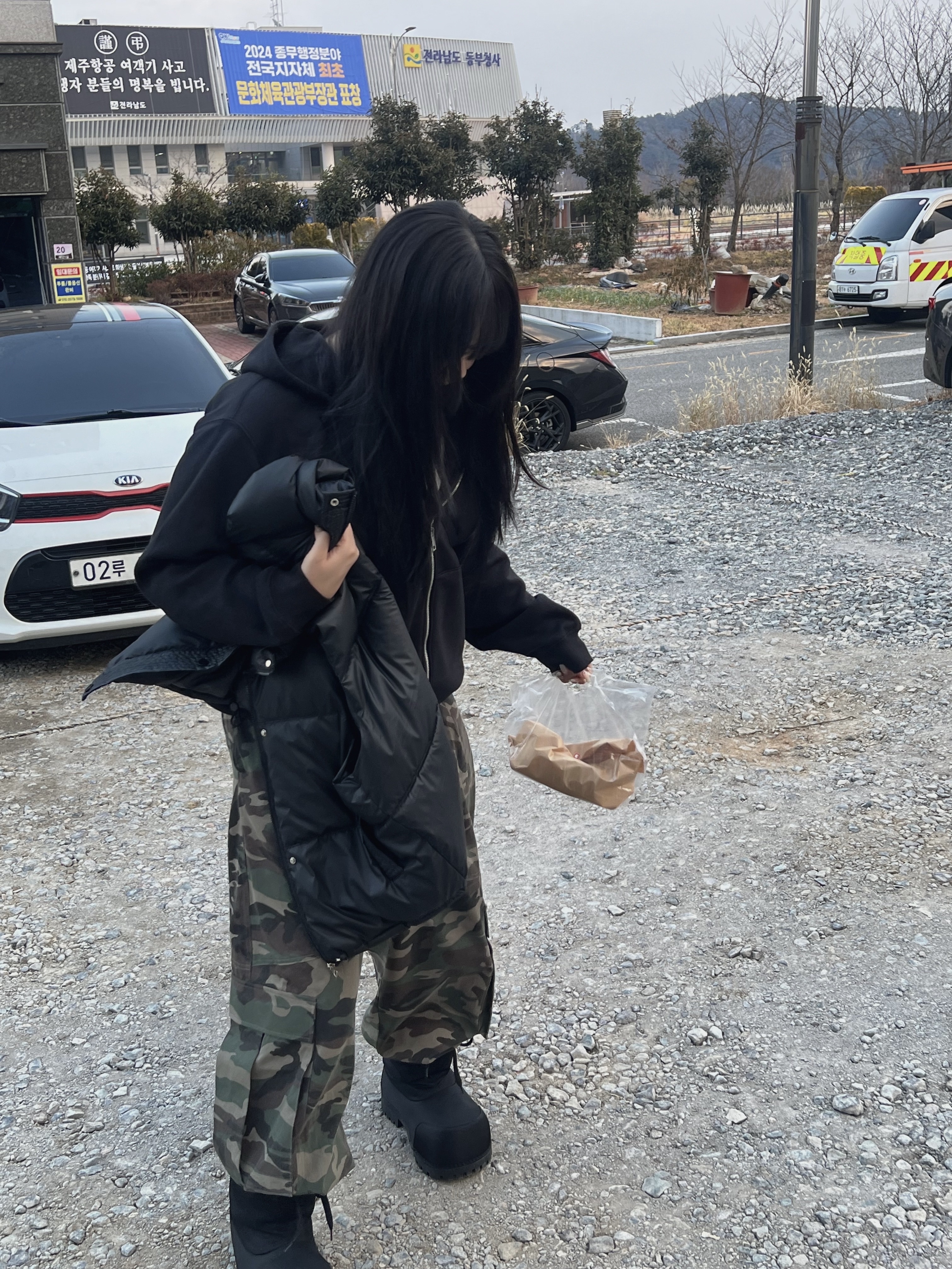 Balenciaga Skiwear Alaska Nylon Low Boot Black, Undermycar Mu.51 Anti Fxxking Logo Play Big Cargo Camo Pants Camo Khaki 착용 스타일 - 2