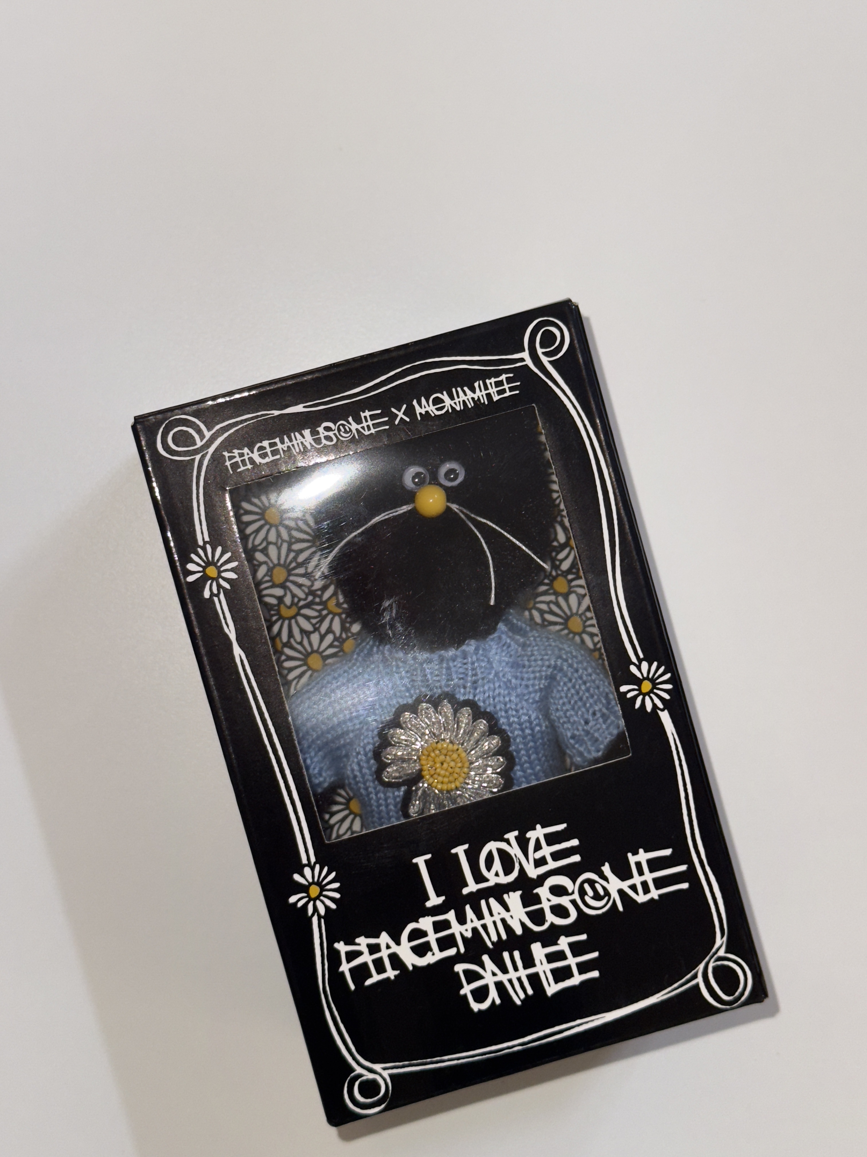 Monamhee x Peaceminusone Daihee Plush Keyring 착용 스타일