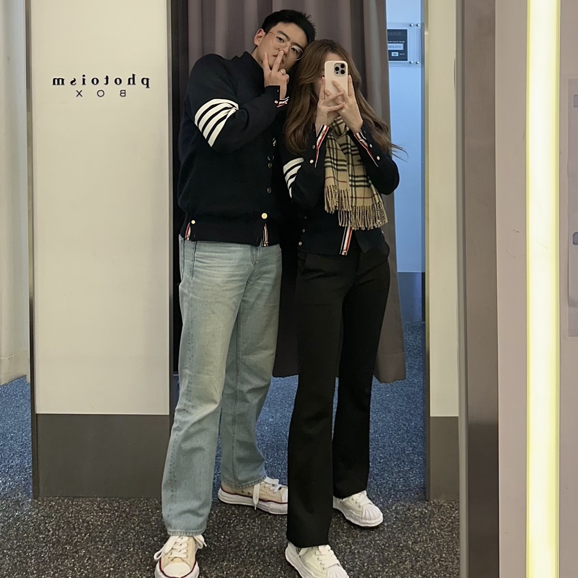 Thom Browne Milano Stitch 4-Bar Cardigan Navy, (W) Thom Browne Fine Merino Wool Milano Stitch 4-Bar Classic V-Neck Cardigan Navy 착용 스타일