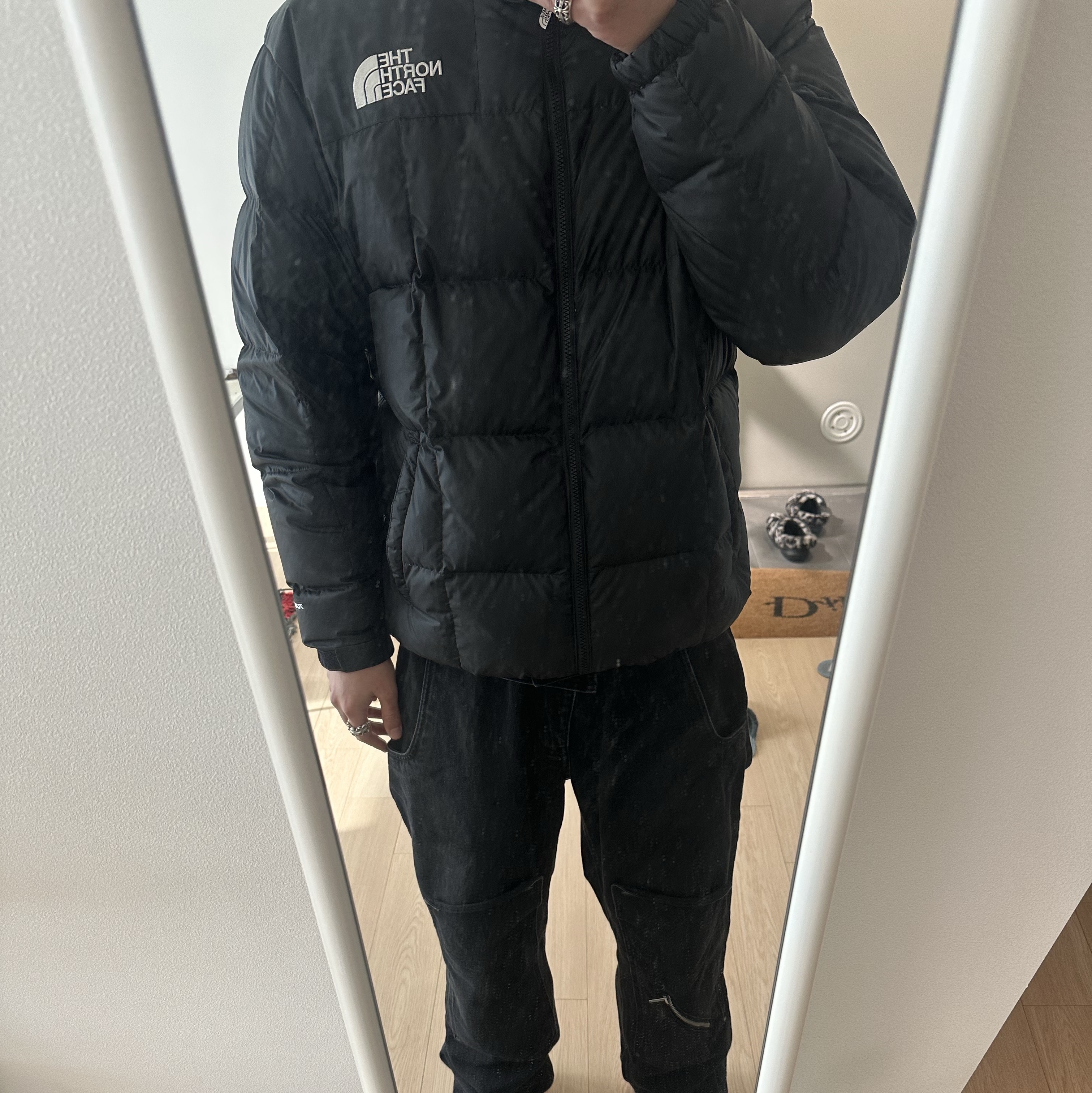 The North Face Lhotse Down Jacket TNF Black 착용 스타일