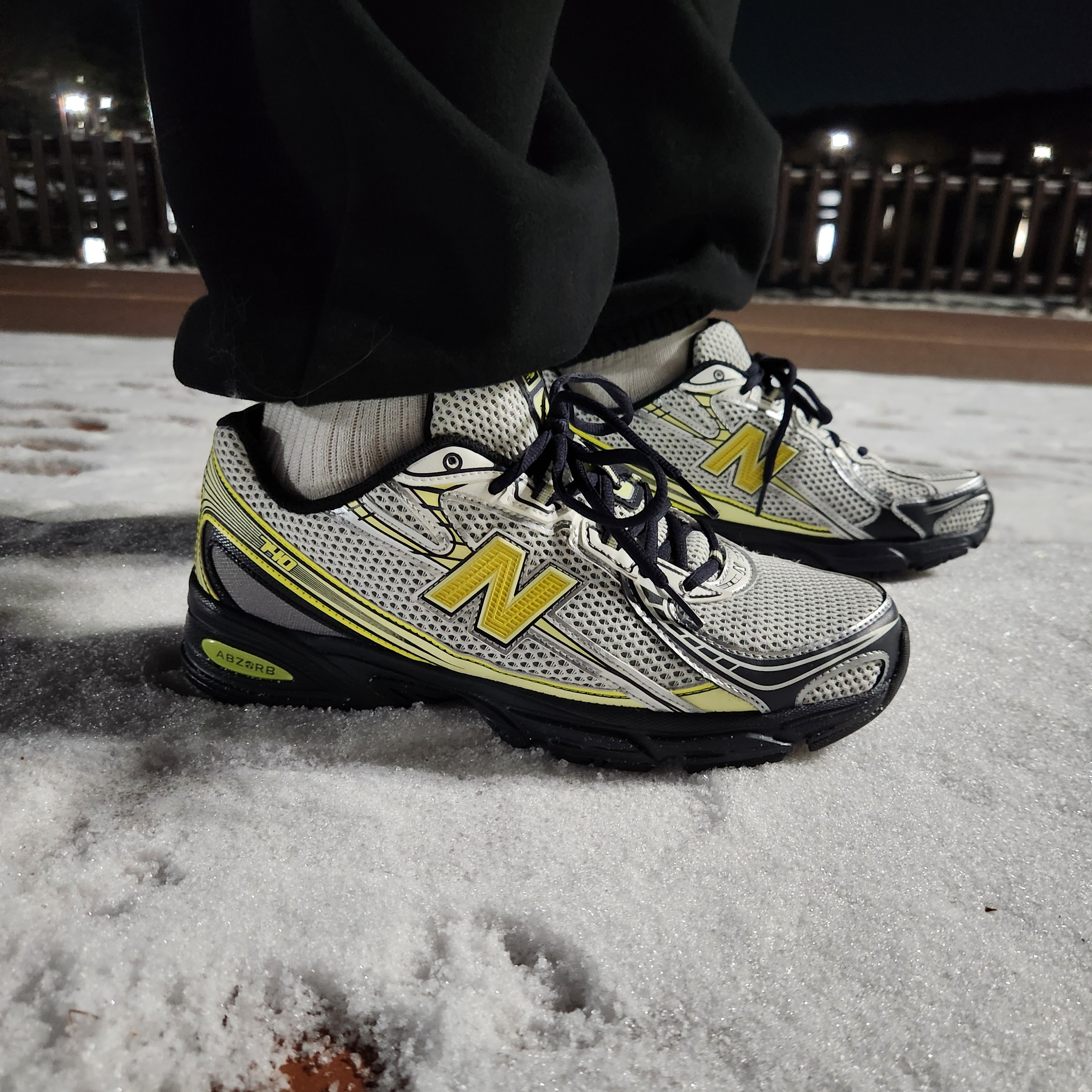 New Balance 740v2 Sea Salt Phantom 착용 스타일 - 3