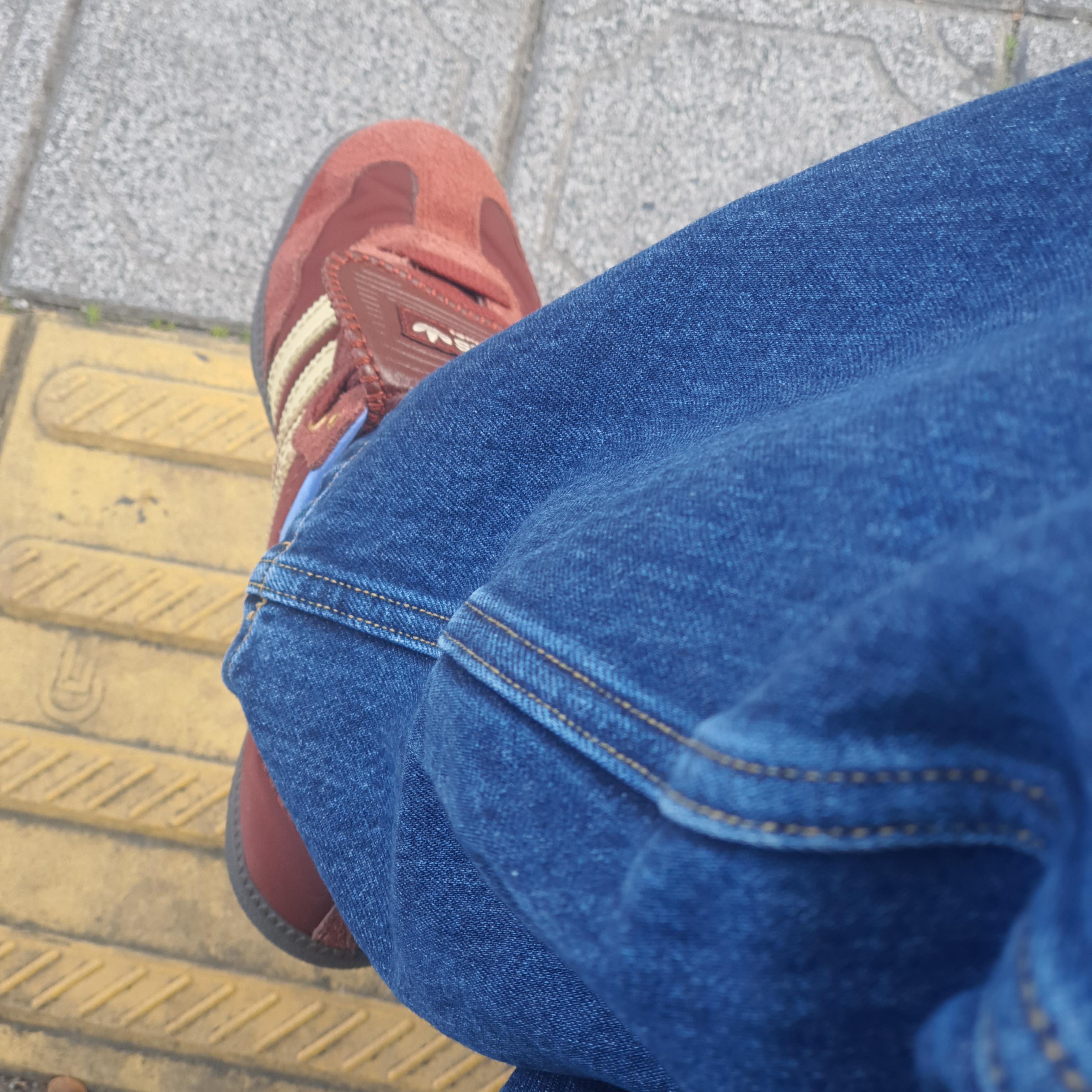 Carhartt WIP Brandon Pants Blue Stone Washed, Adidas x Wales Bonner Nylon Samba Fox Brown Sandy Beige 착용 스타일