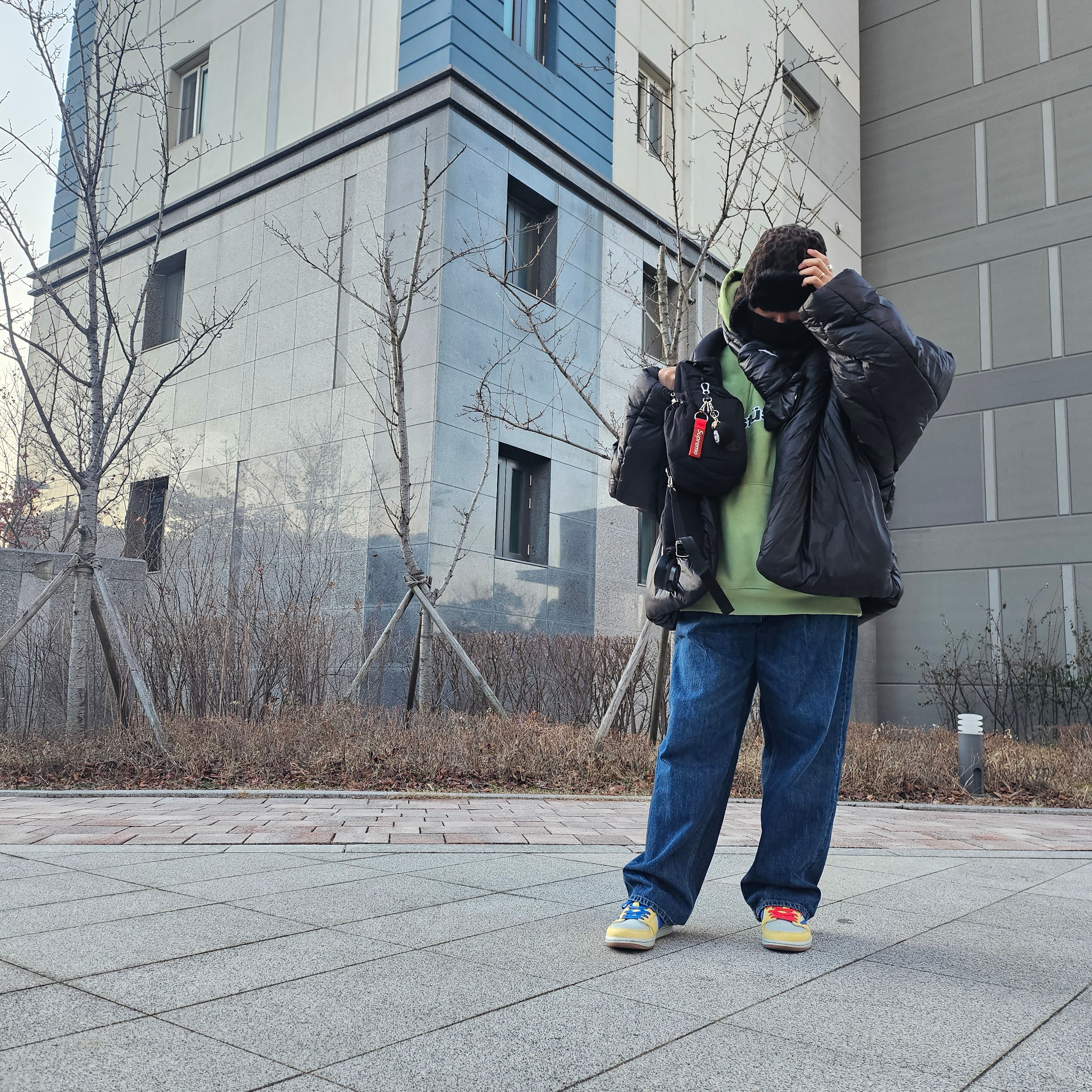 Stussy SS Link Studded Belt Black, (W) Jordan 1 x Travis Scott Retro Low OG SP Canary 착용 스타일 - 4