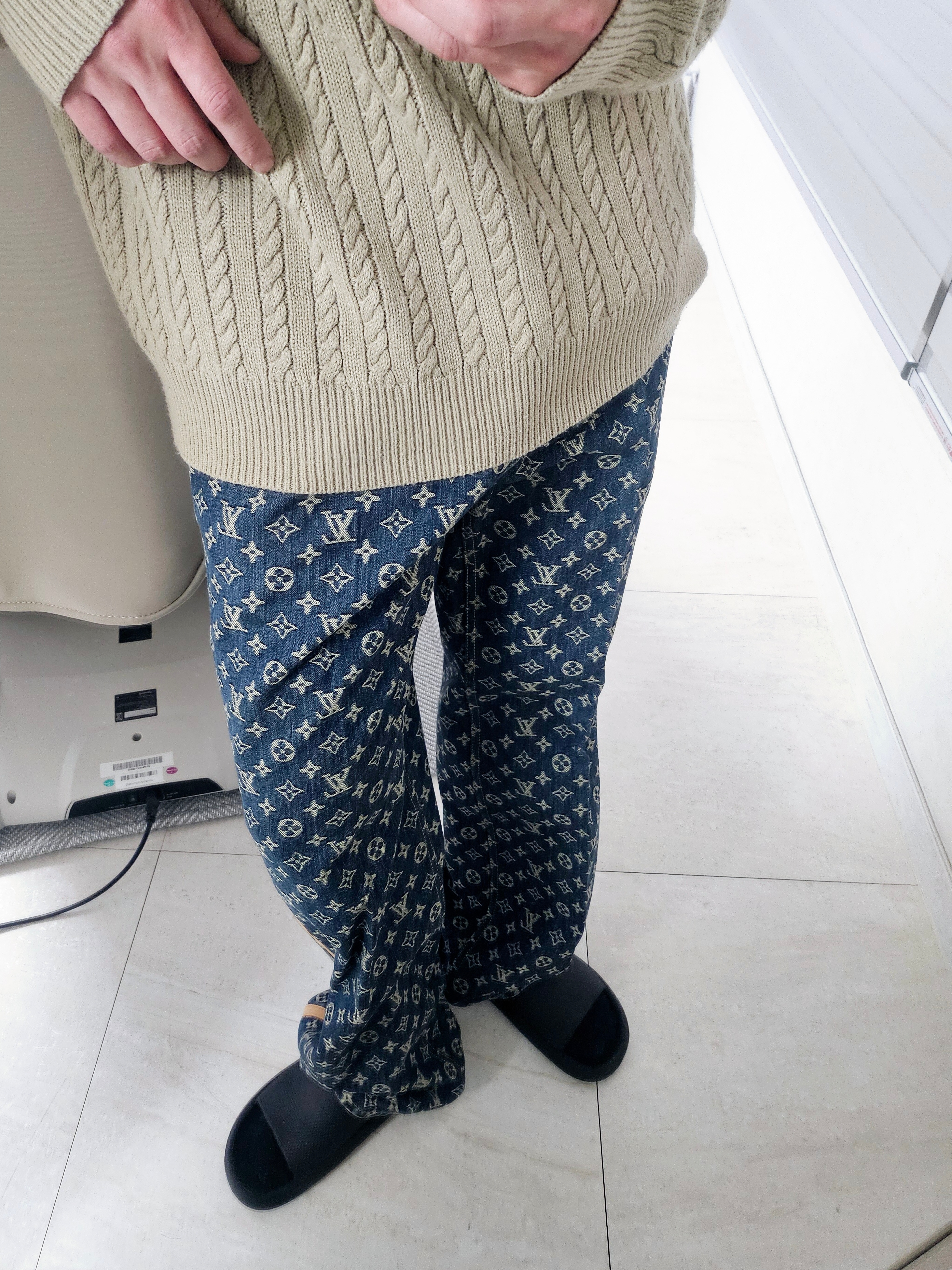 Louis Vuitton Monogram Denim Tailored Pants Indigo Blue 착용 스타일
