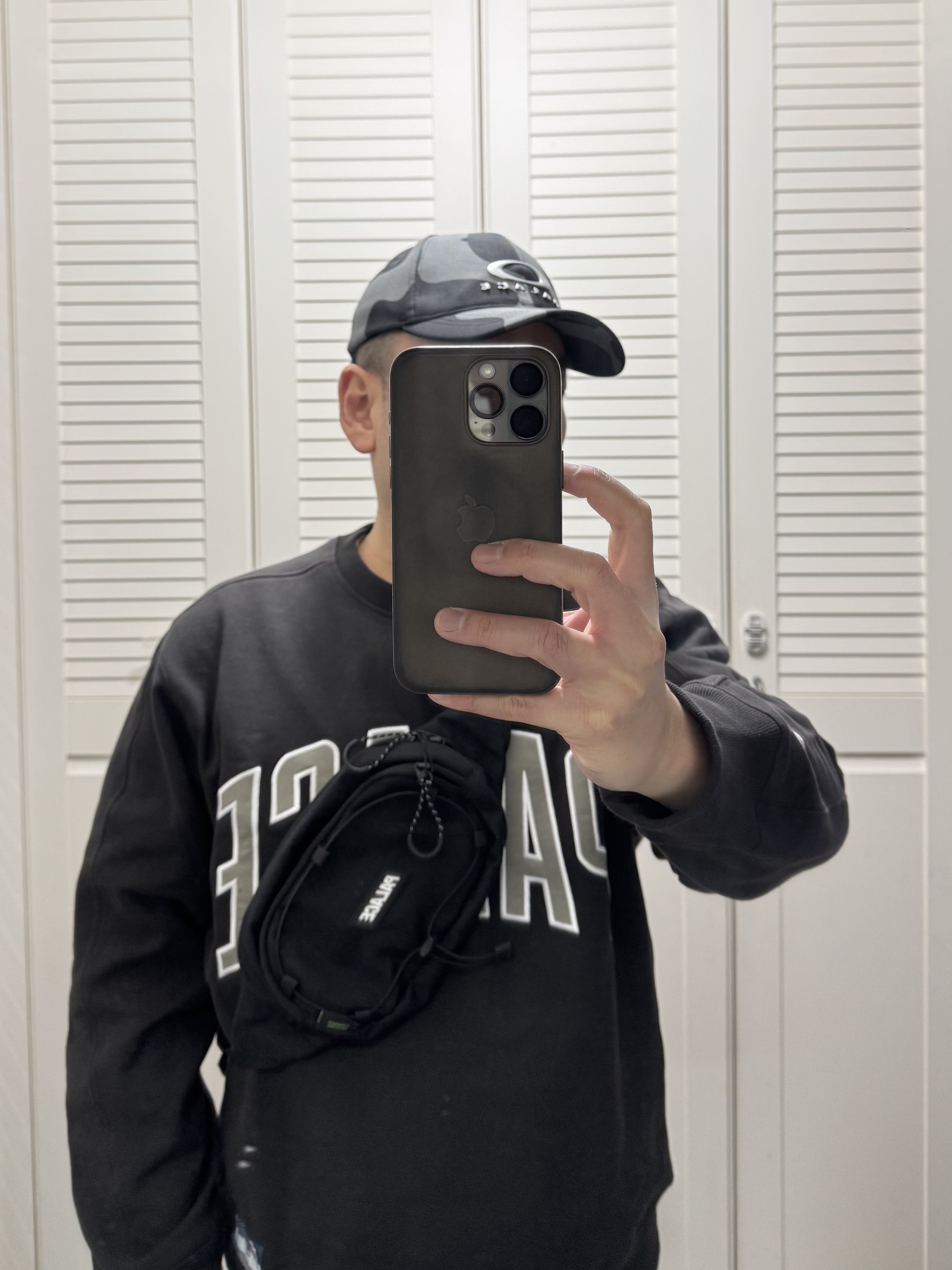 Palace Athletic Crew Black - 24FW, Palace Cordura Y-Rip Mini Bun Bag Black - 24SS 착용 스타일