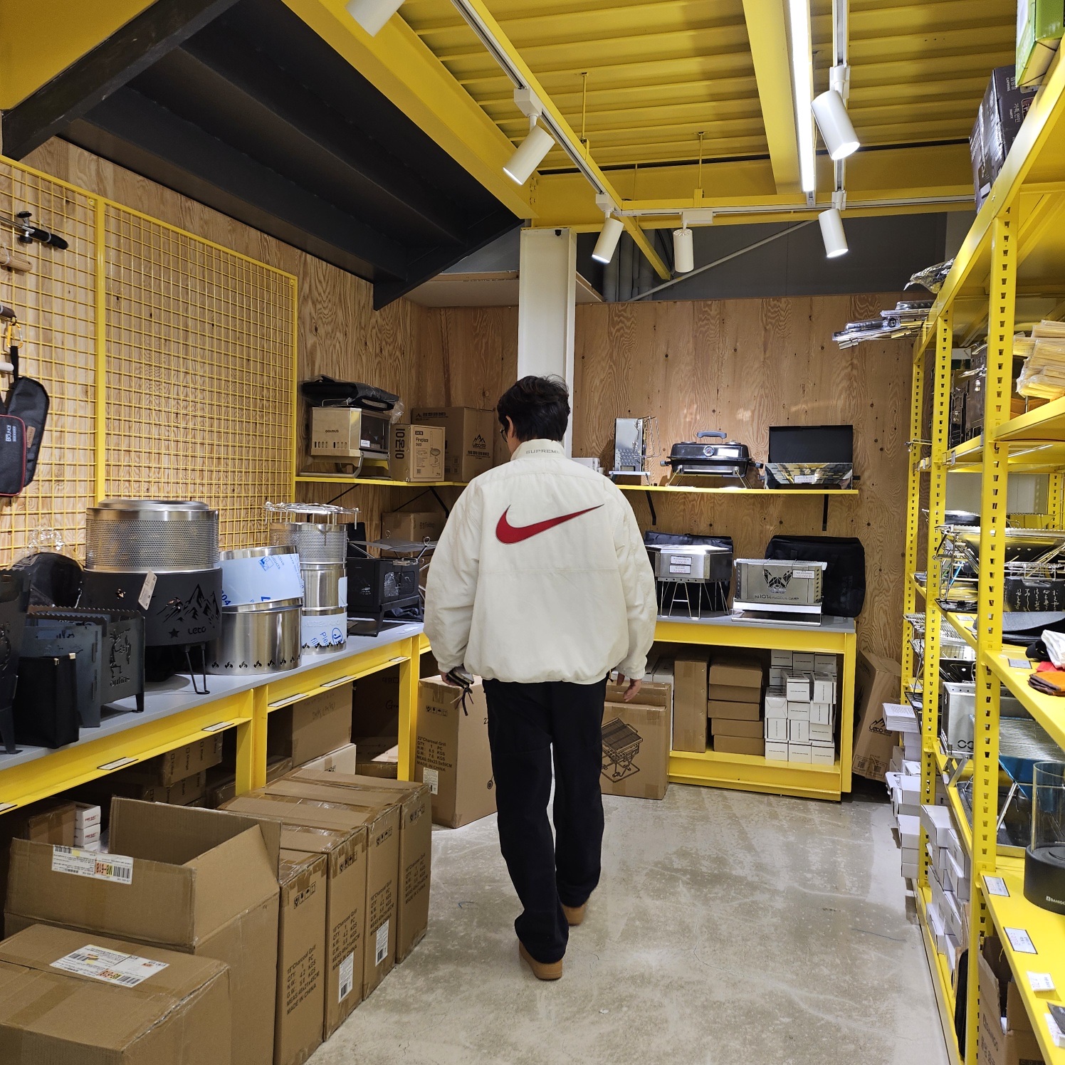 Supreme x Nike Ripstop Pullover White - 24SS, Supreme x Nike ACG Belted Denim Pants Black - 22FW 착용 스타일 - 1