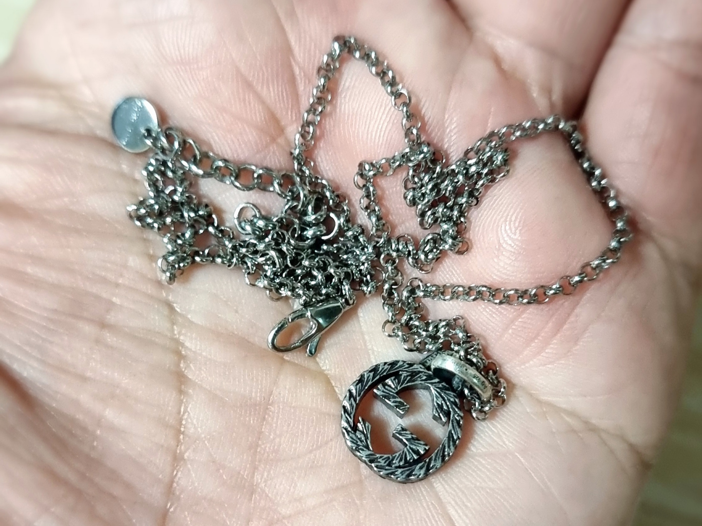 Gucci Interlocking G Pendant Necklace Silver 착용 스타일 - 2