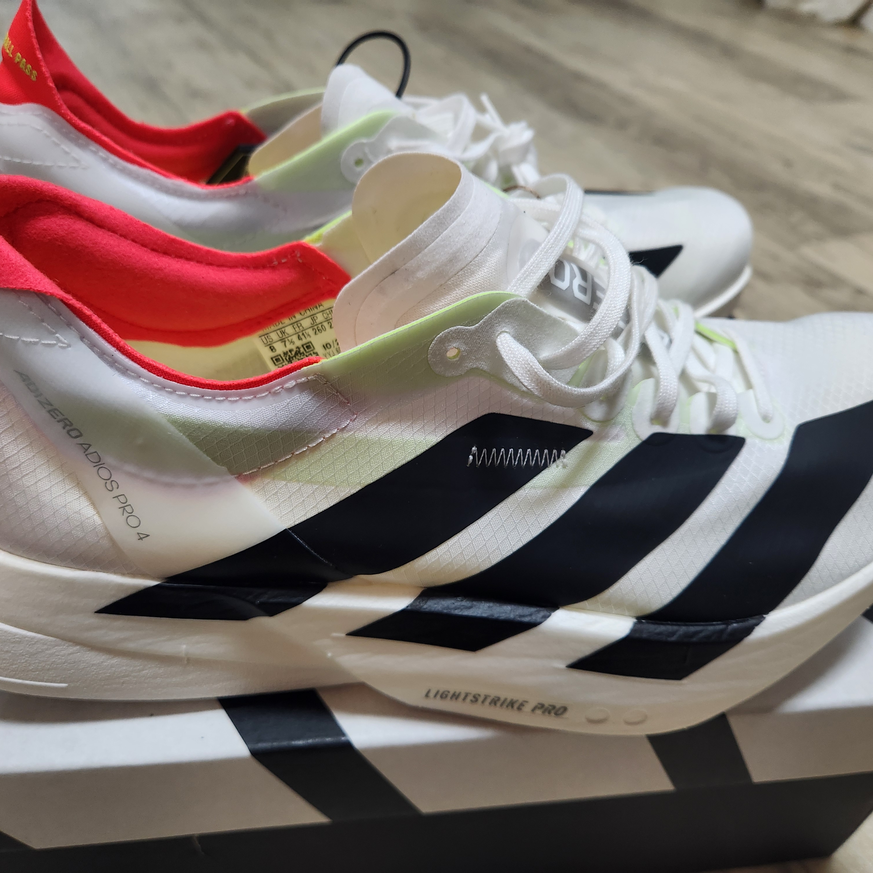 Adidas Adizero Adios Pro 4 Cloud White Core Black 착용 스타일
