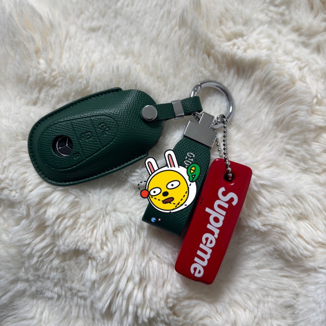 Supreme Floating Keychain Red - 23FW 착용 스타일