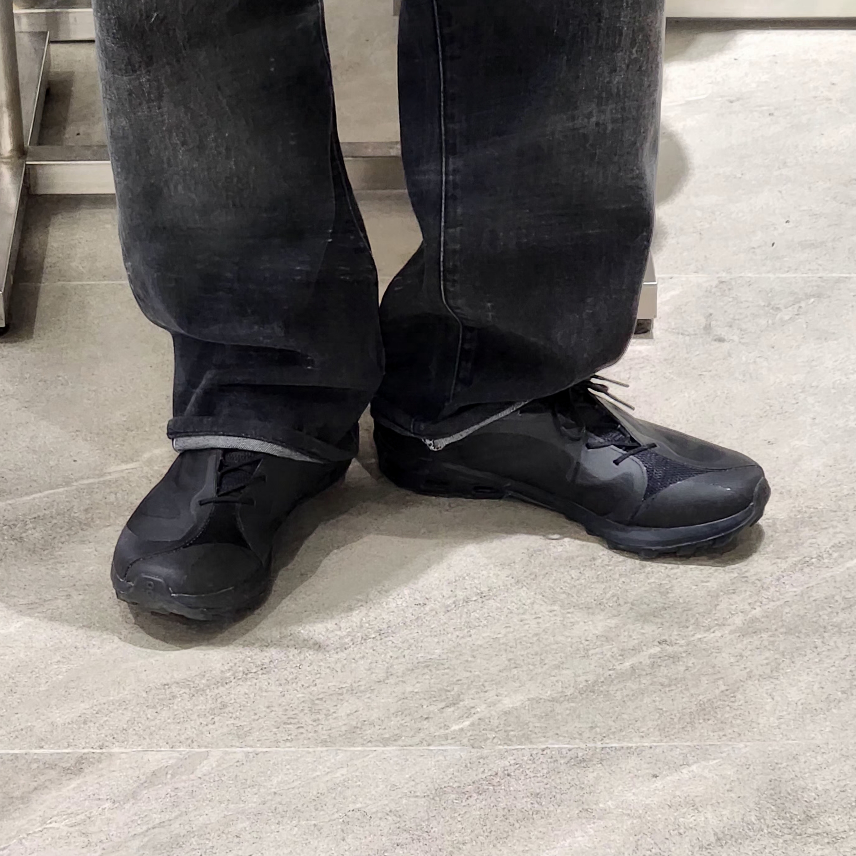 On Running x Post Archive Faction (Paf) Cloudventure Peak All Black 착용 스타일
