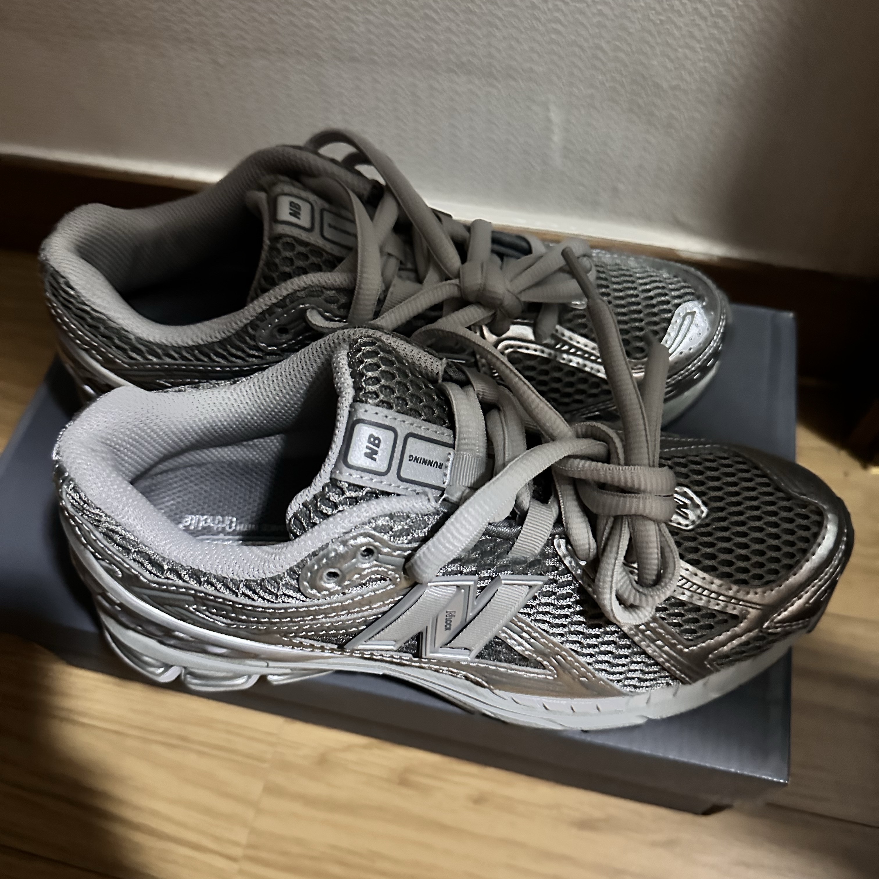 New Balance 1906R Harbor Grey Silver Metalic 착용 스타일