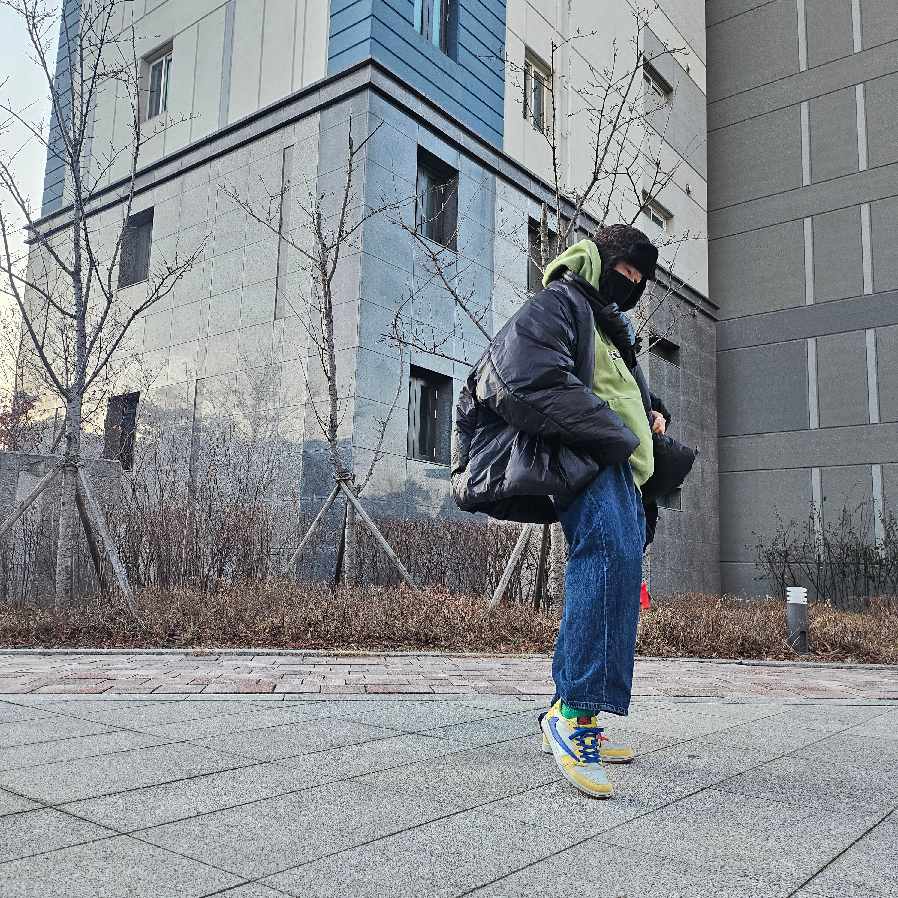 Stussy SS Link Studded Belt Black, (W) Jordan 1 x Travis Scott Retro Low OG SP Canary 착용 스타일 - 1