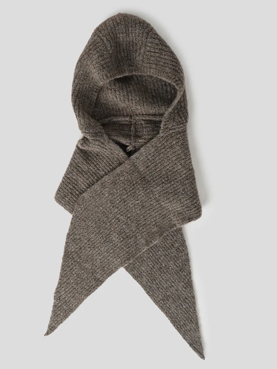 Paloma Wool Coucou Balaclava Taupe, Emis Flower Boucle Crossed Body Bag Black 착용 스타일 - 4