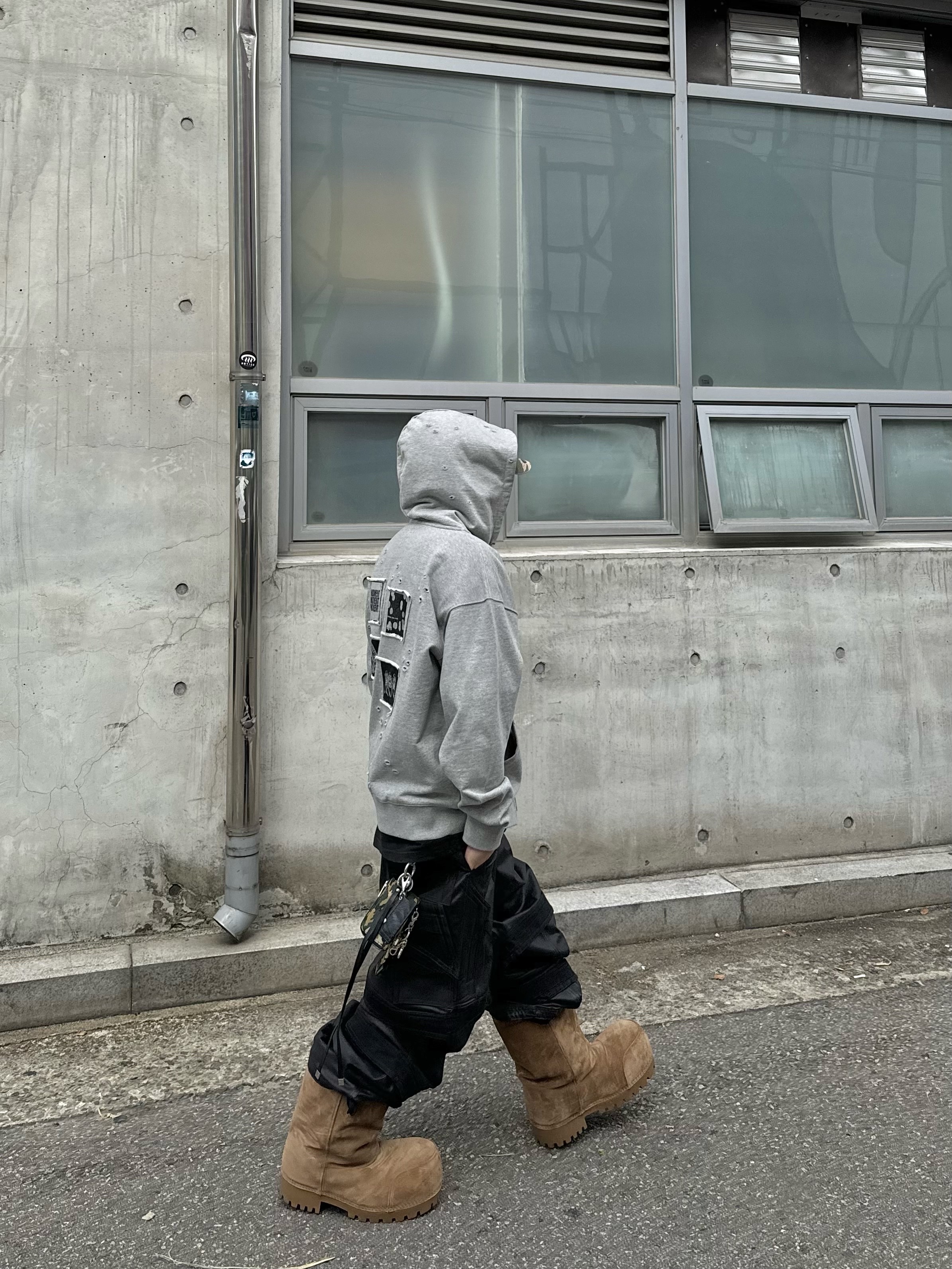 Farfromwhat Far Layered Work Pants Coated Black, Resurrection13 Damaged Patch Work 2Way Zip Up Hoodie Melange Grey 착용 스타일 - 5