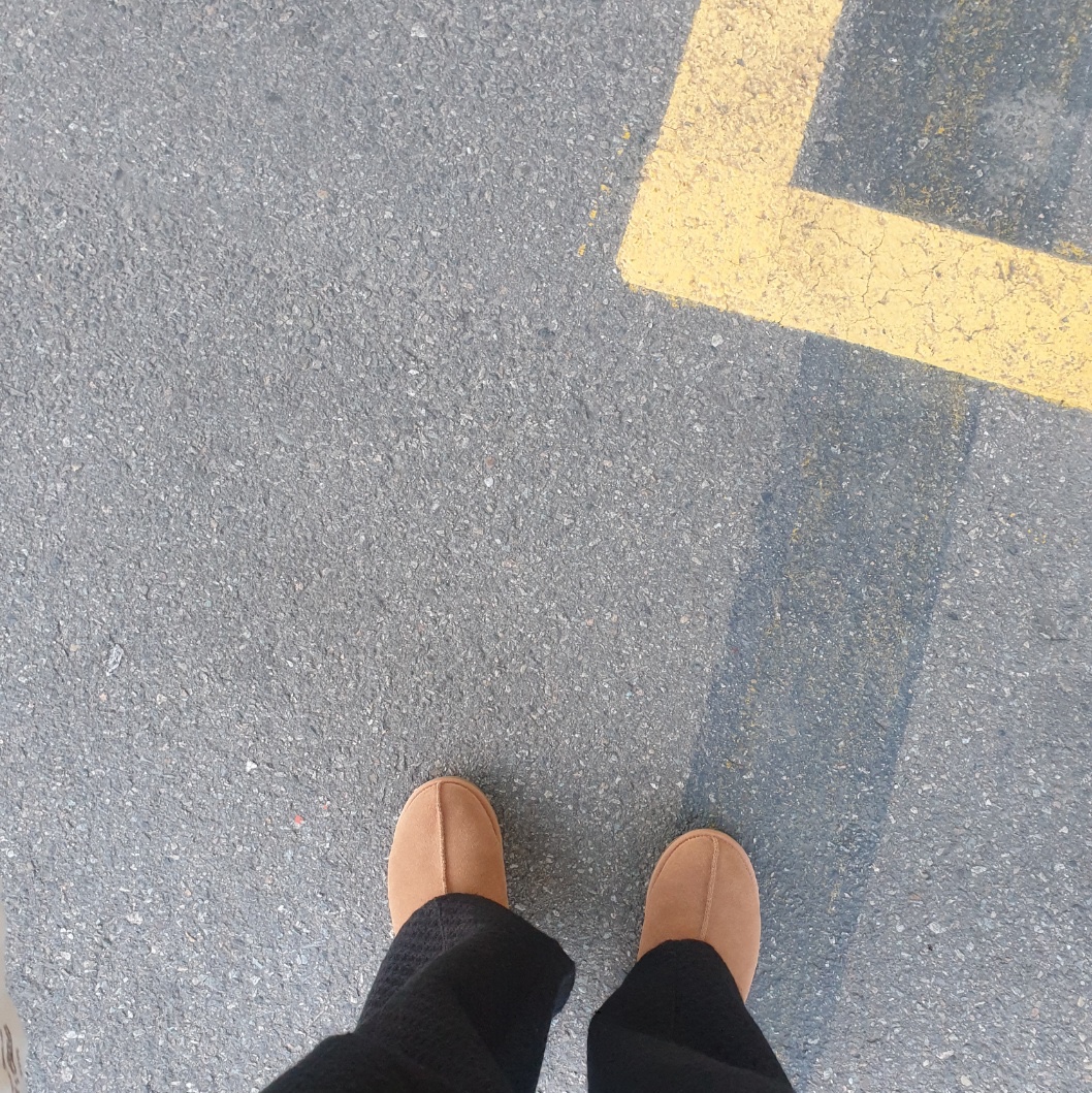 UGG Tasman Slipper Chestnut 착용 스타일