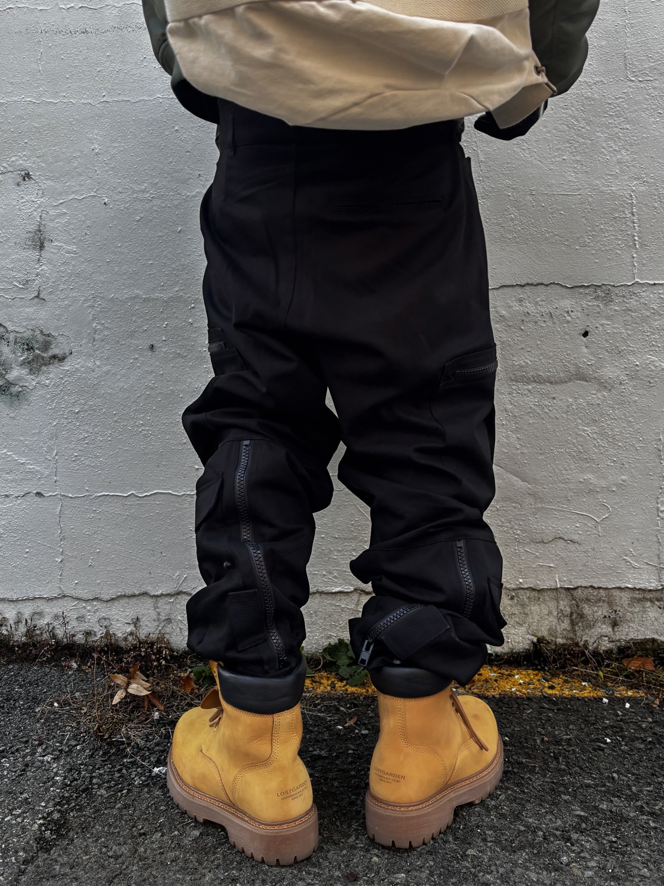 LOSTGARDEN Route Tan, Wapworks Arctic Suspender Pants Black 착용 스타일 - 5
