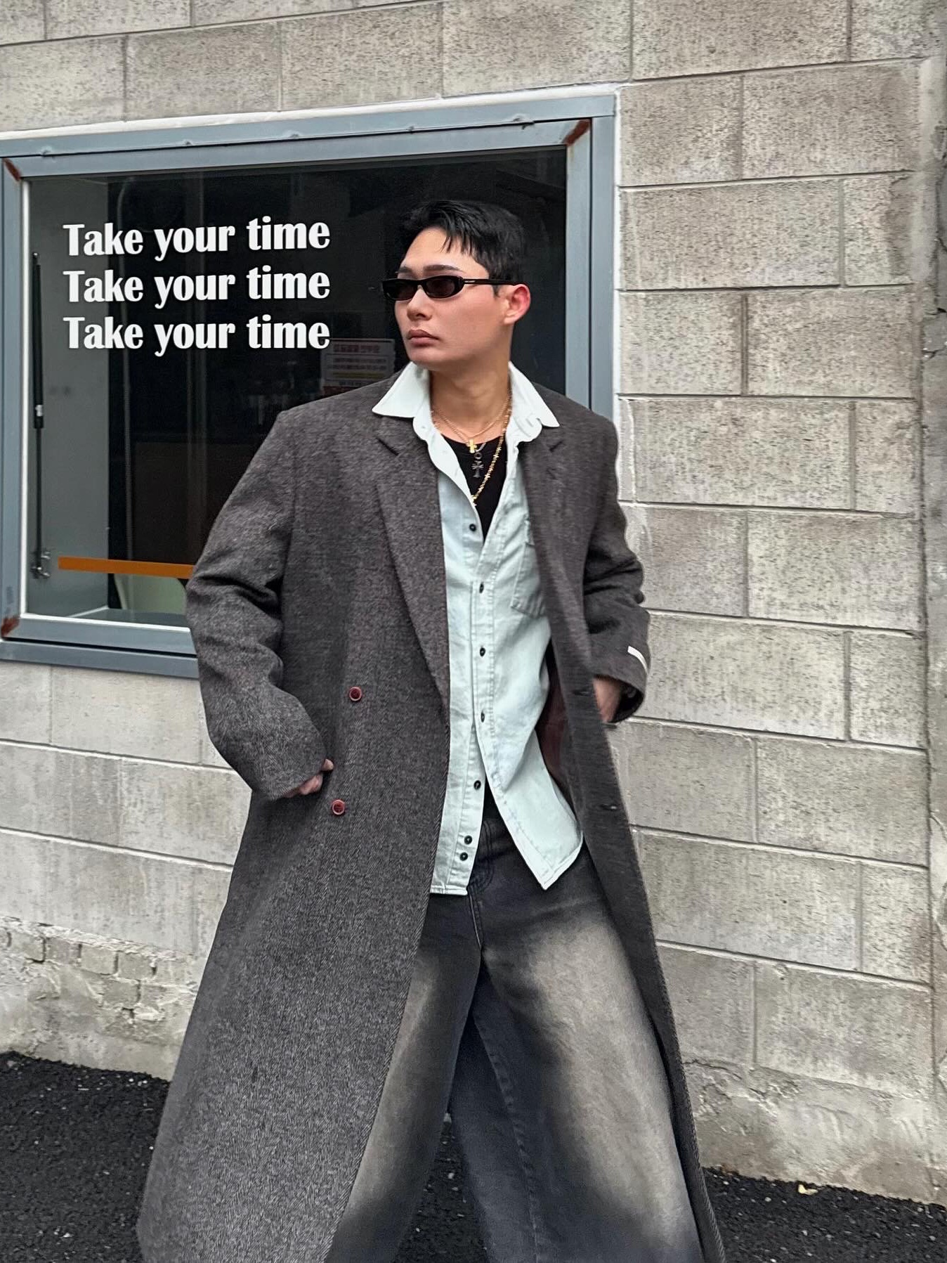 Acne Studios Mohair Check Muffler Blue Beige Black, (W) Saint Laurent SL 557 Shade Sunglasses Black 착용 스타일 - 5
