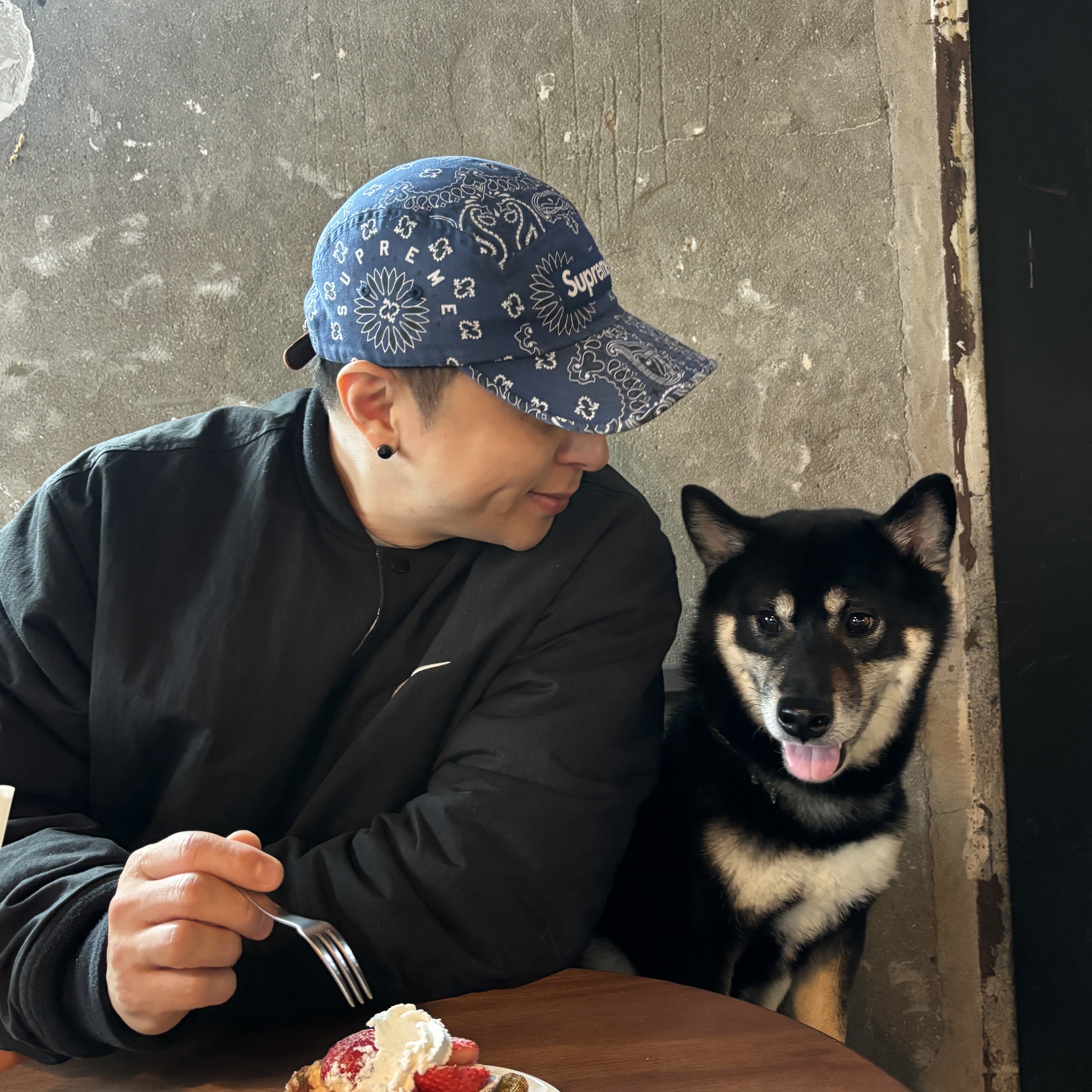 Supreme Bandana Camp Cap Navy - 21SS, Nike x Stussy Reversible Jacket Black (FJ9154-010) 착용 스타일