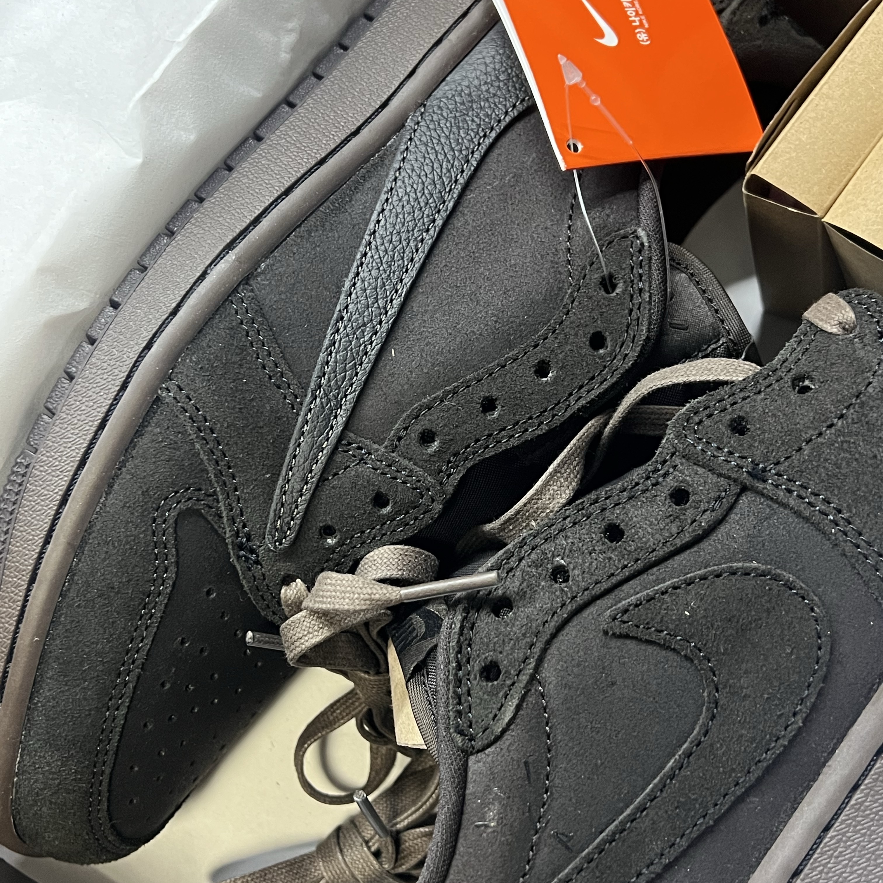 Jordan 1 x Travis Scott Retro Low OG SP Velvet Brown and Dark Mocha 착용 스타일