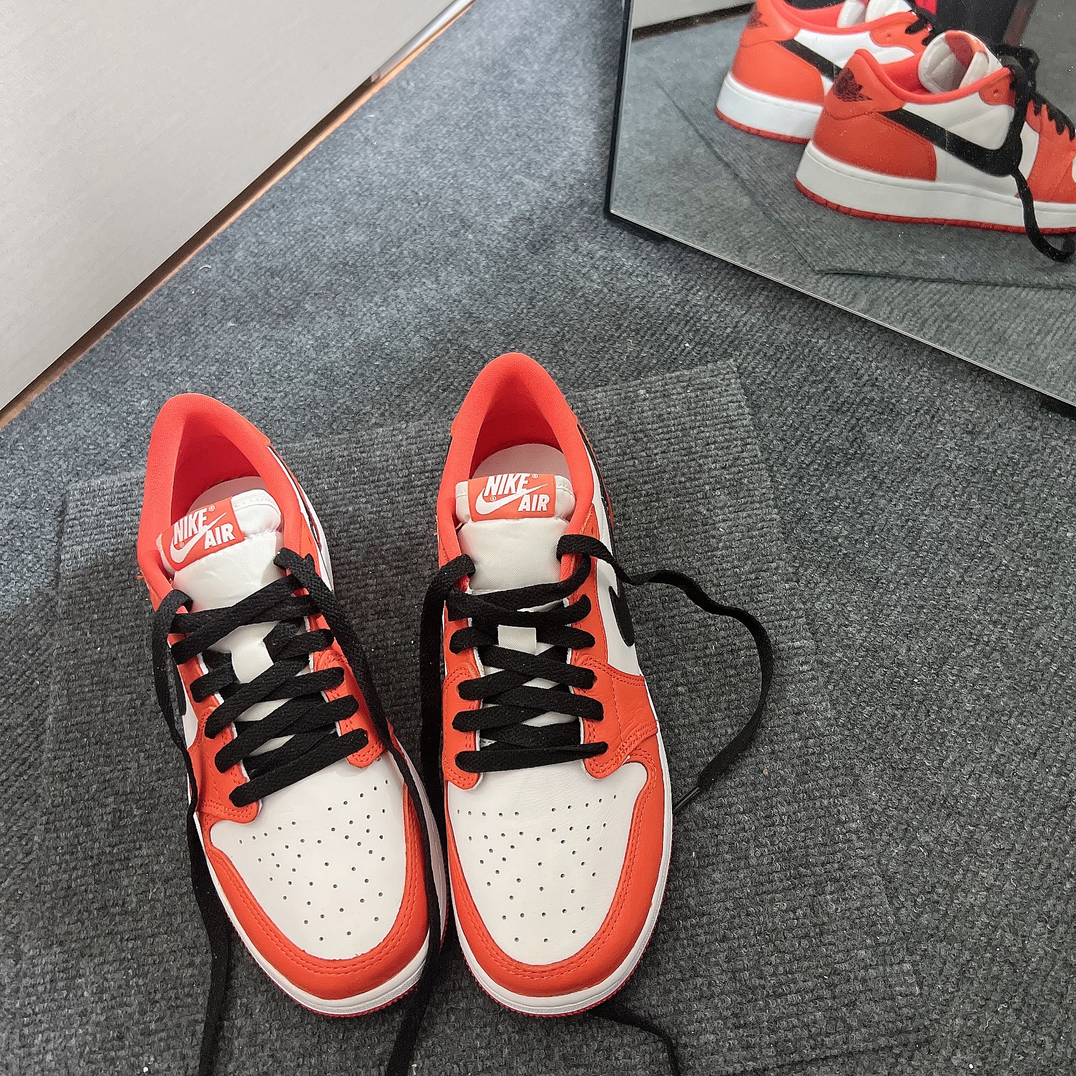 (GS) Jordan 1 Low OG Starfish 착용 스타일 - 1