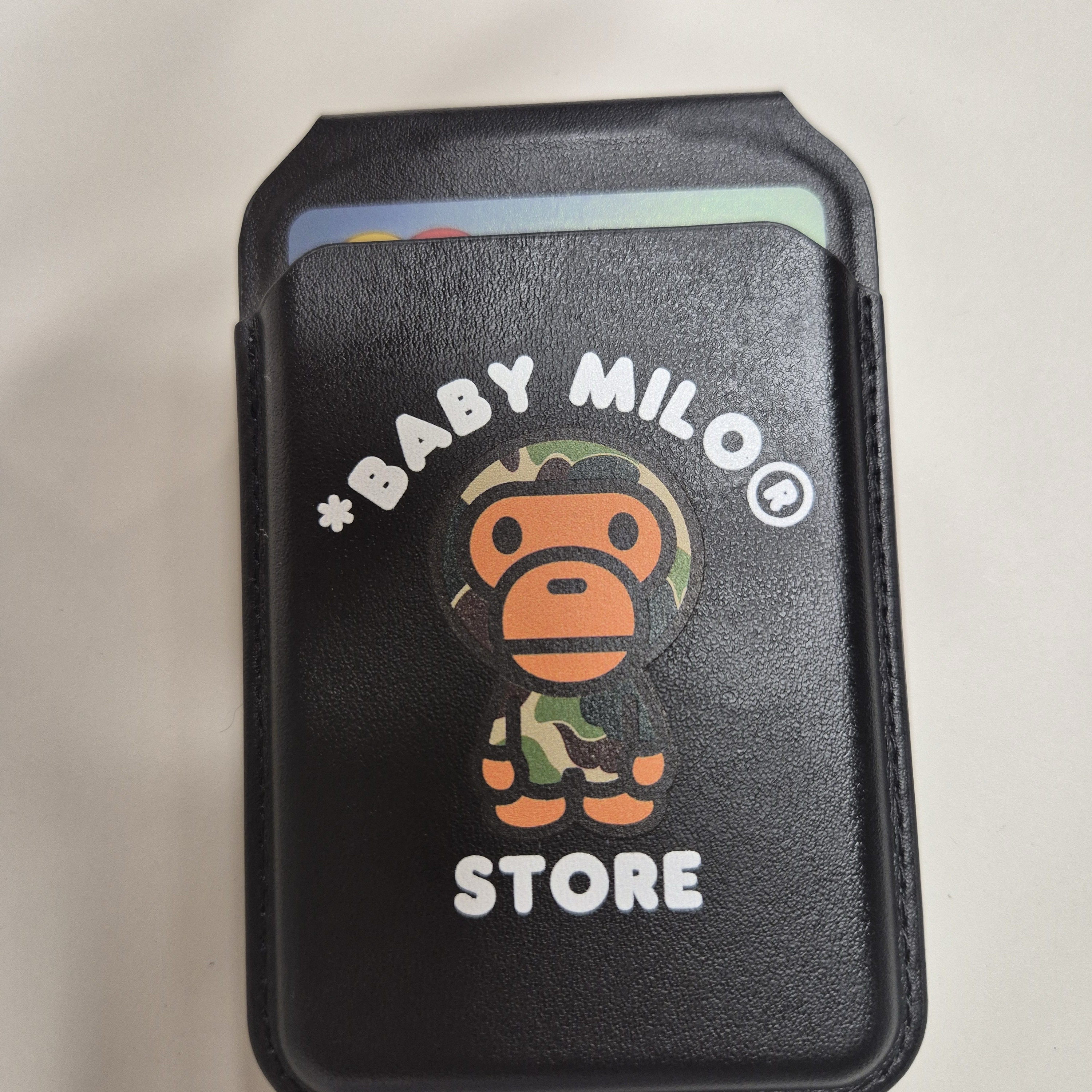 BAPE Baby Milo MagSafe Card Holder Black 착용 스타일 - 3
