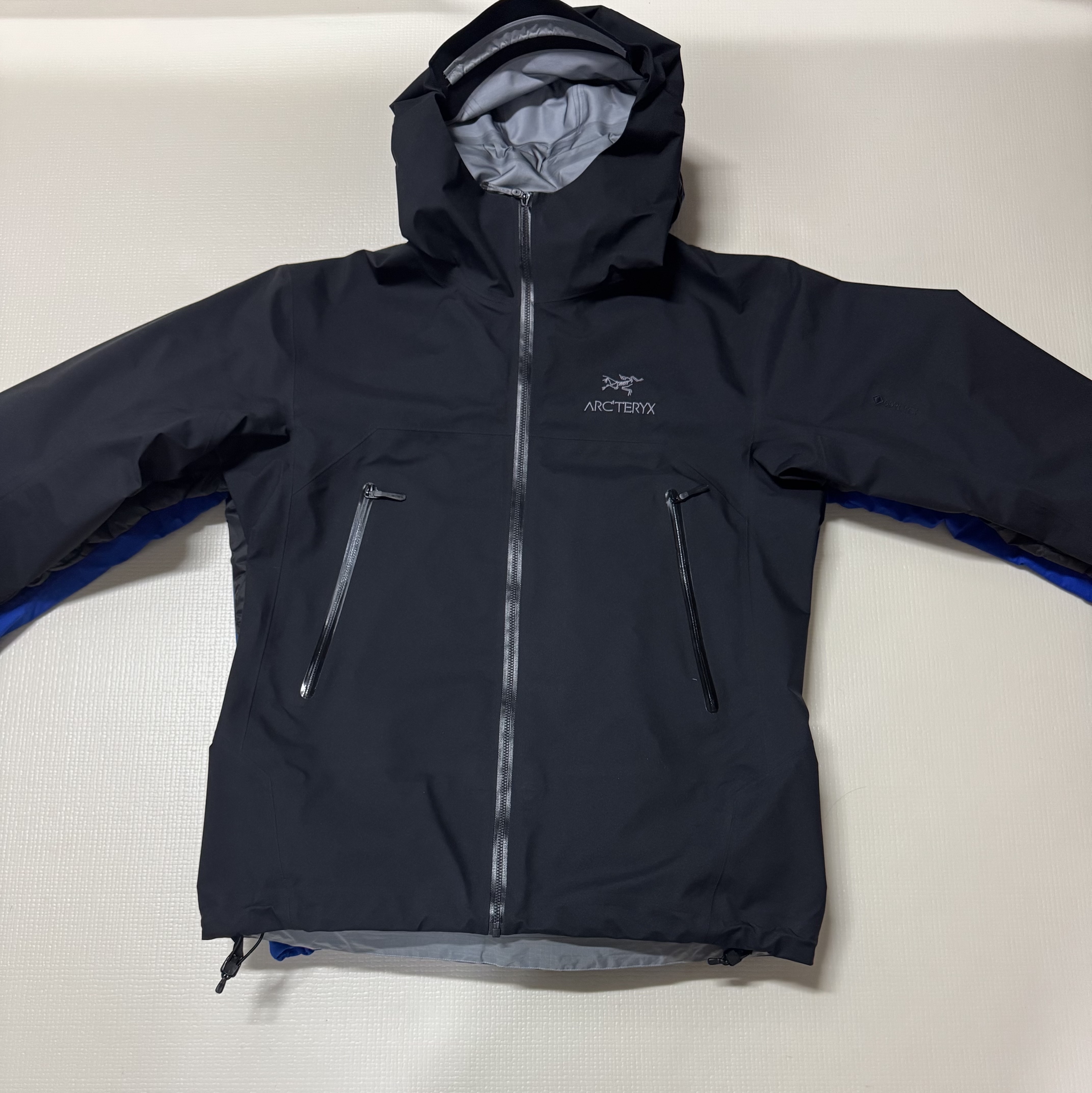 Arc'teryx Atom Hoody Black, Arc'teryx Atom Hoody Vitality 착용 스타일 - 3