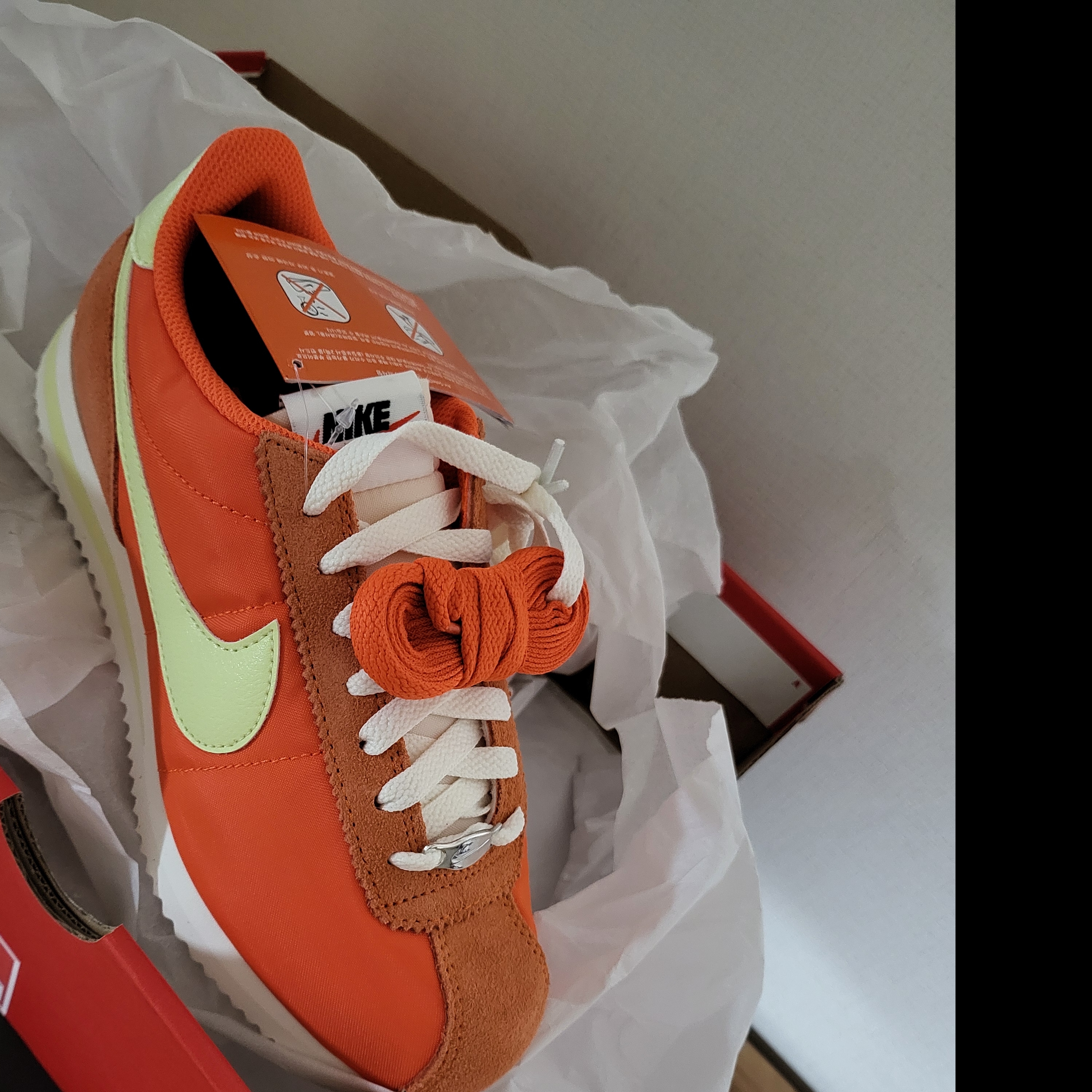 (W) Nike Cortez TXT Orange Sail 착용 스타일