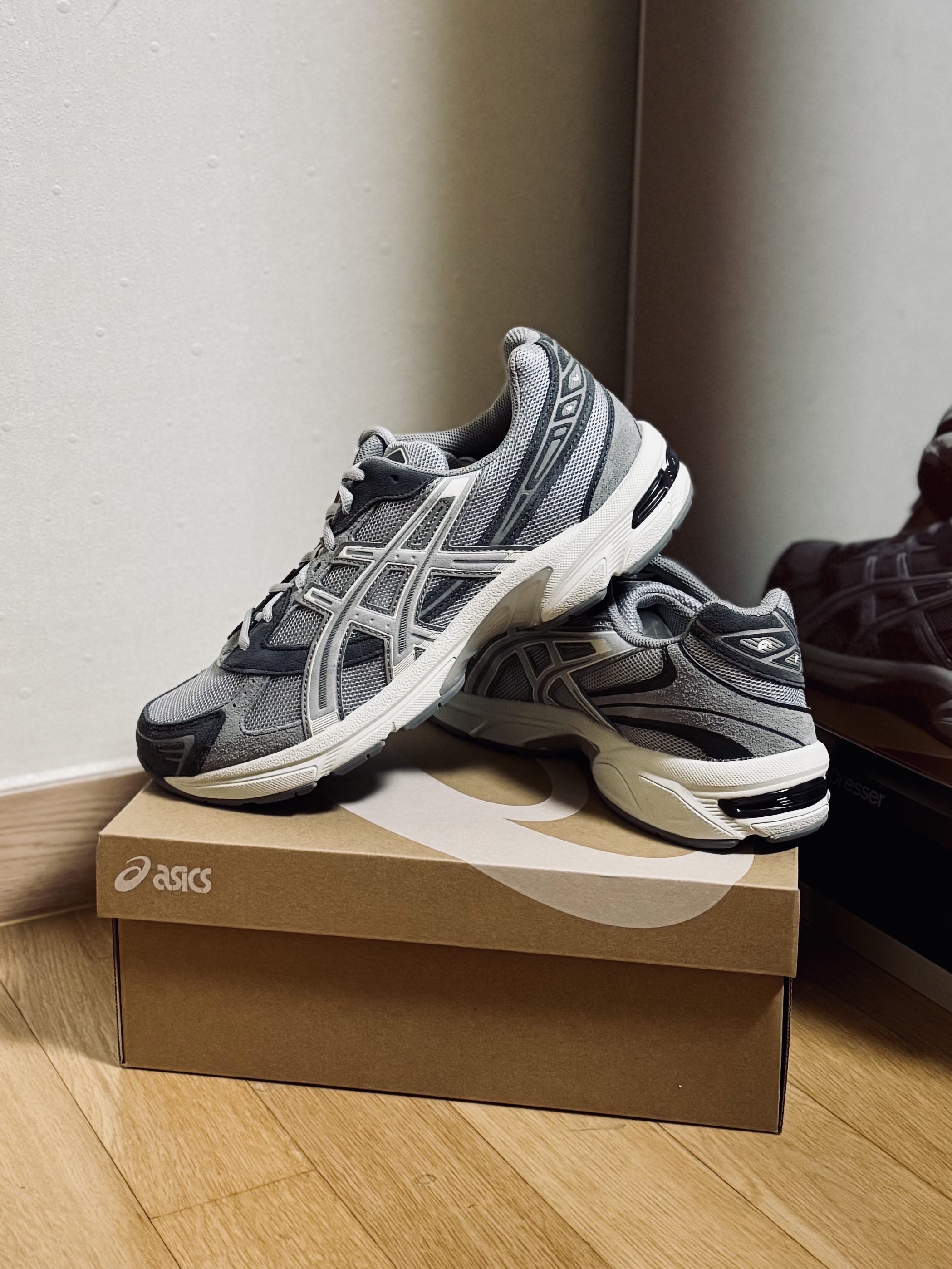 Asics Gel-1130 Cement Grey 착용 스타일