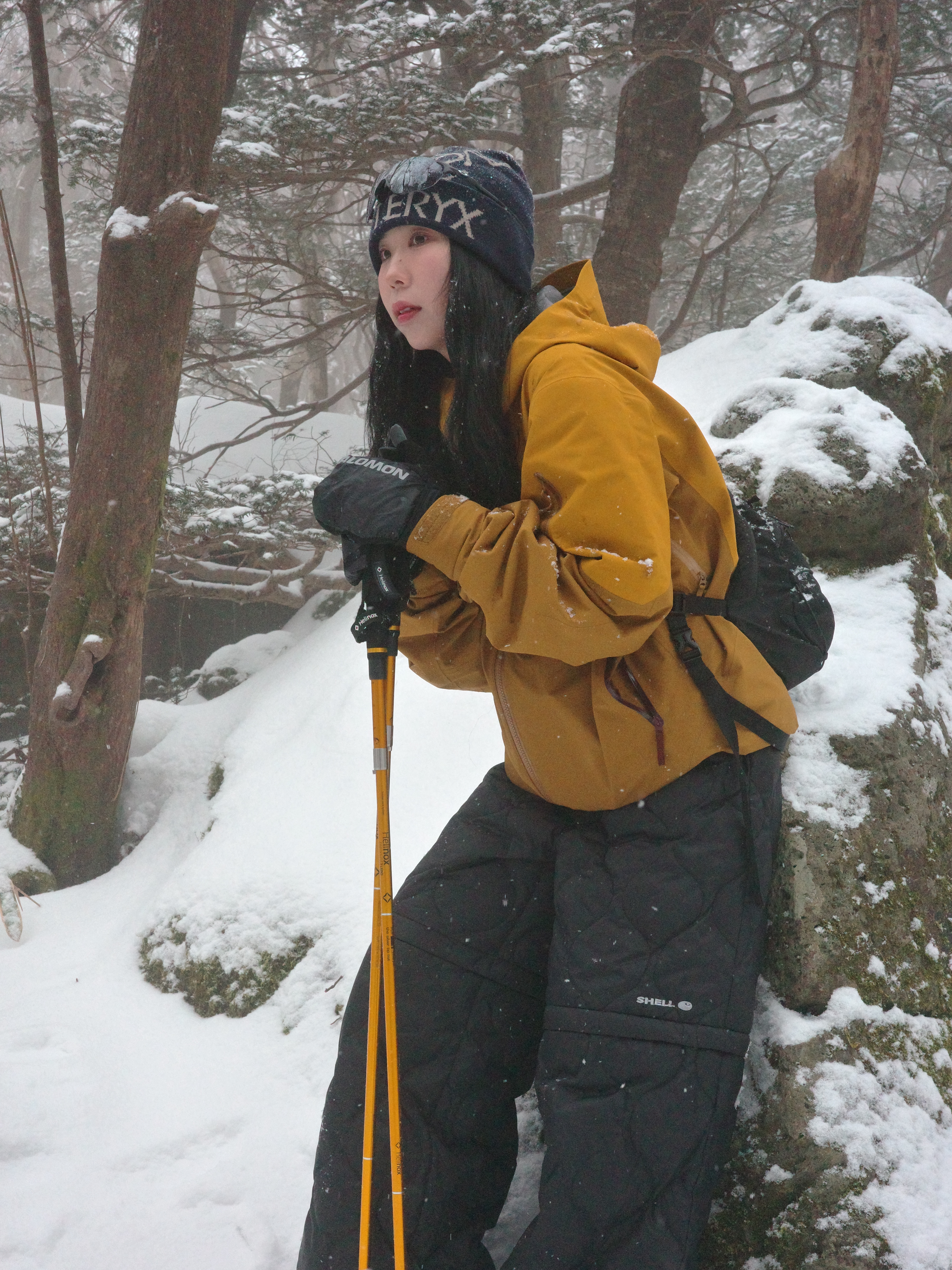 Arc'teryx Bird Word Toque Black Sapphire 착용 스타일