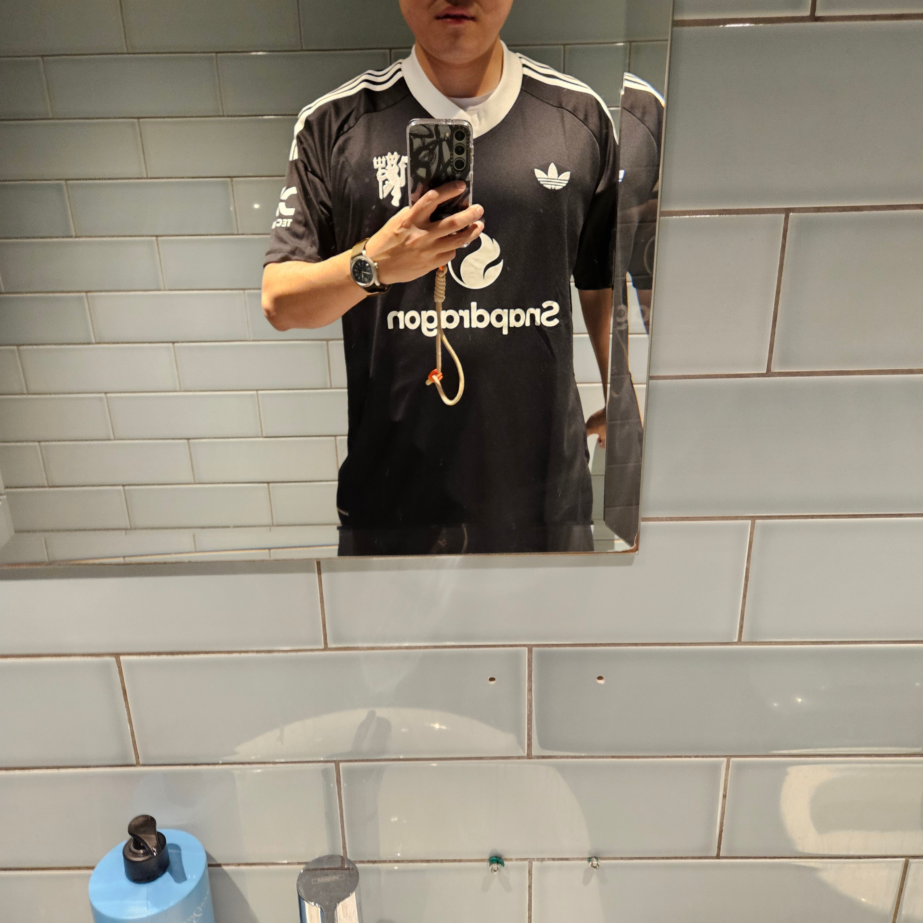 Adidas Manchester United 2024/25 Third Goalkeeper Jersey Black - US Sizing 착용 스타일