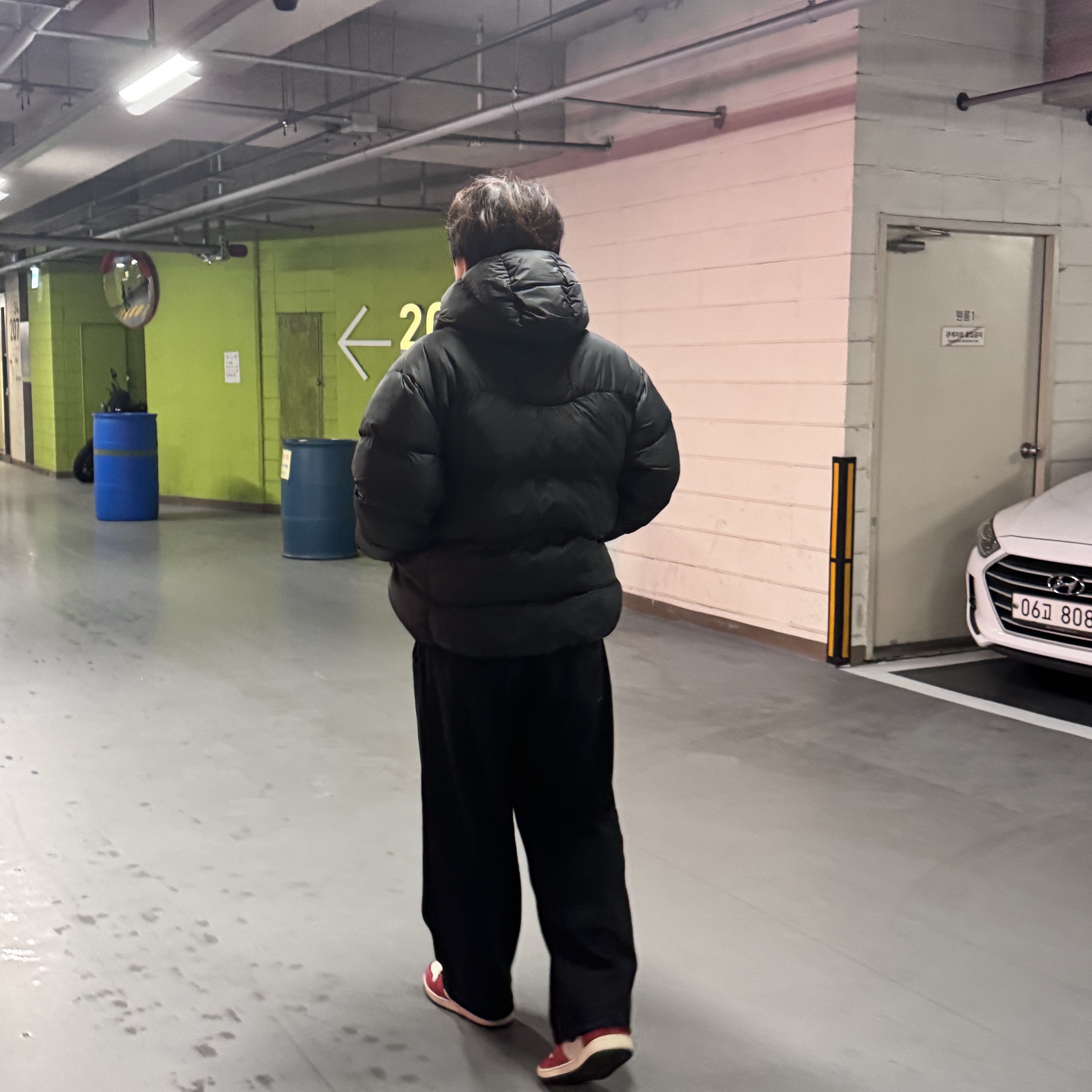 Nike ACG Therma-Fit ADV Lunar Lake Loose Hooded Jacket Black Summit White - Asia, Jordan 1 Retro High OG Defiant SB LA to Chicago 착용 스타일