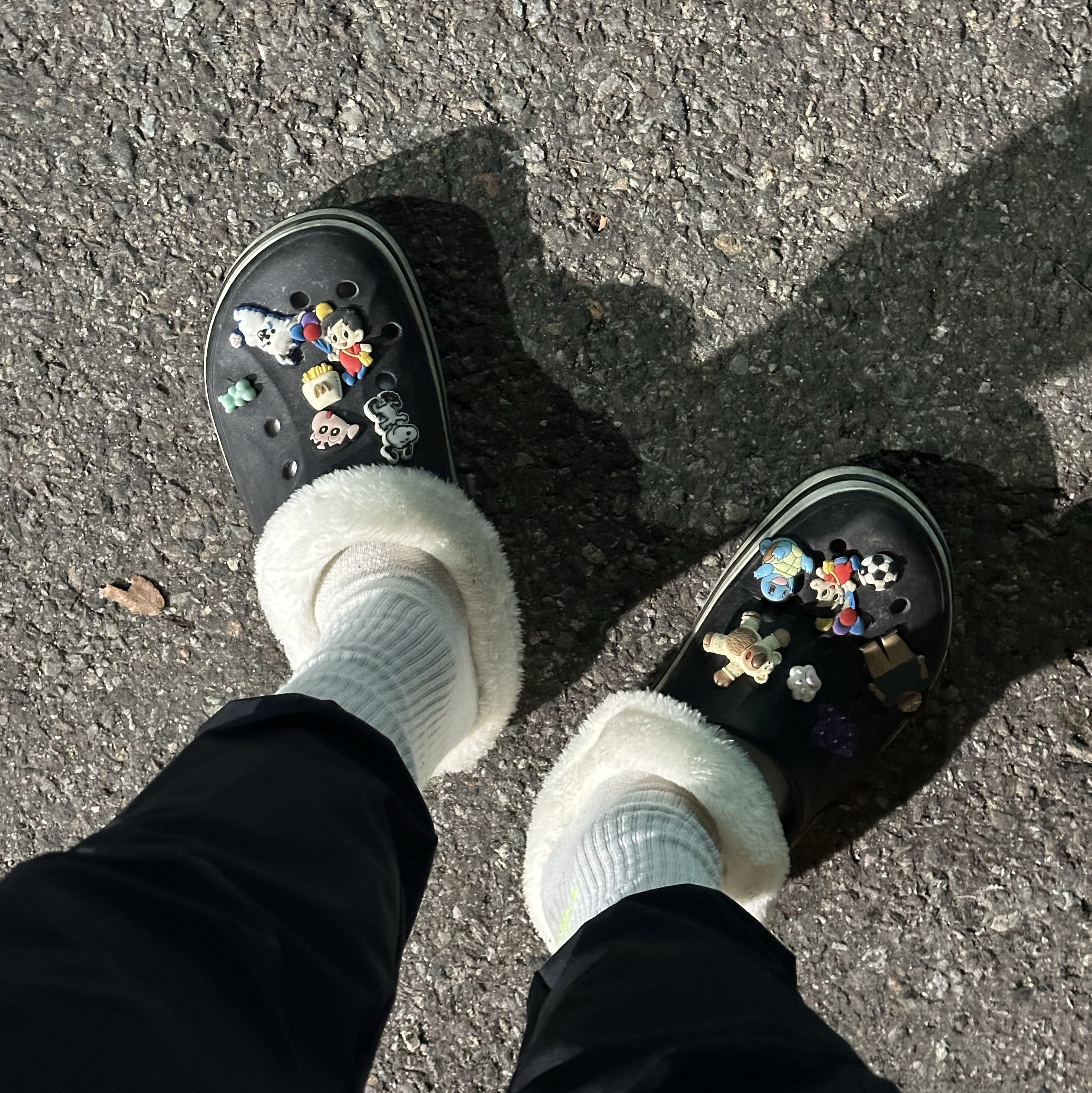 Crocs Bayaband Clog Black White 착용 스타일