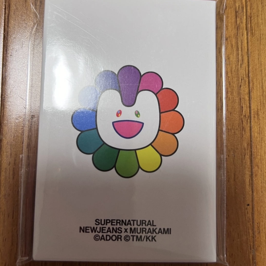 NewJeans x Murakami NJ Supernatural Photocard Set (Ver. 1) 착용 스타일