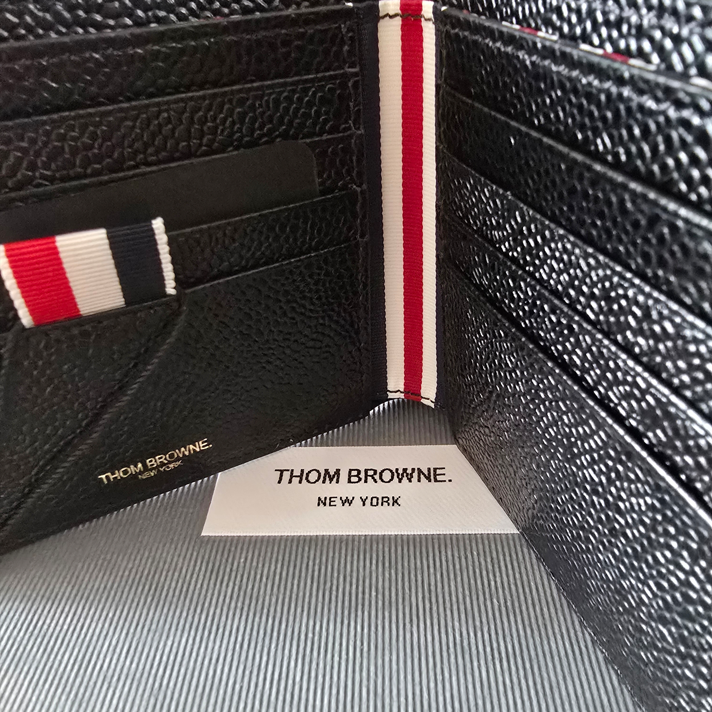 Thom Browne Pebble Grain Bill Fold Wallet Black 착용 스타일