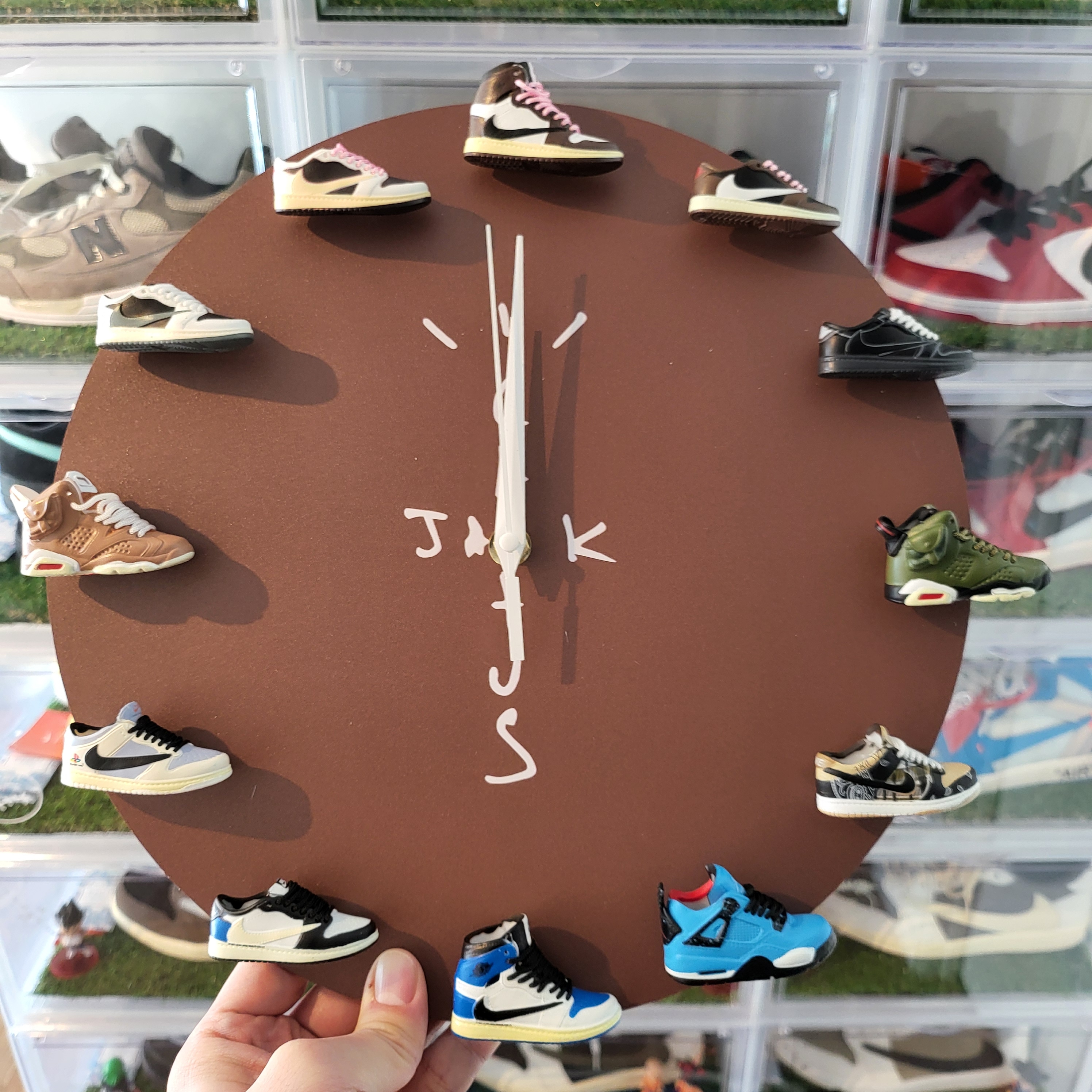 Jordan 1 x Travis Scott Retro Low OG SP Black Phantom, Jordan 1 x Travis Scott Retro Low OG SP Sail and Ridgerock 착용 스타일 - 1