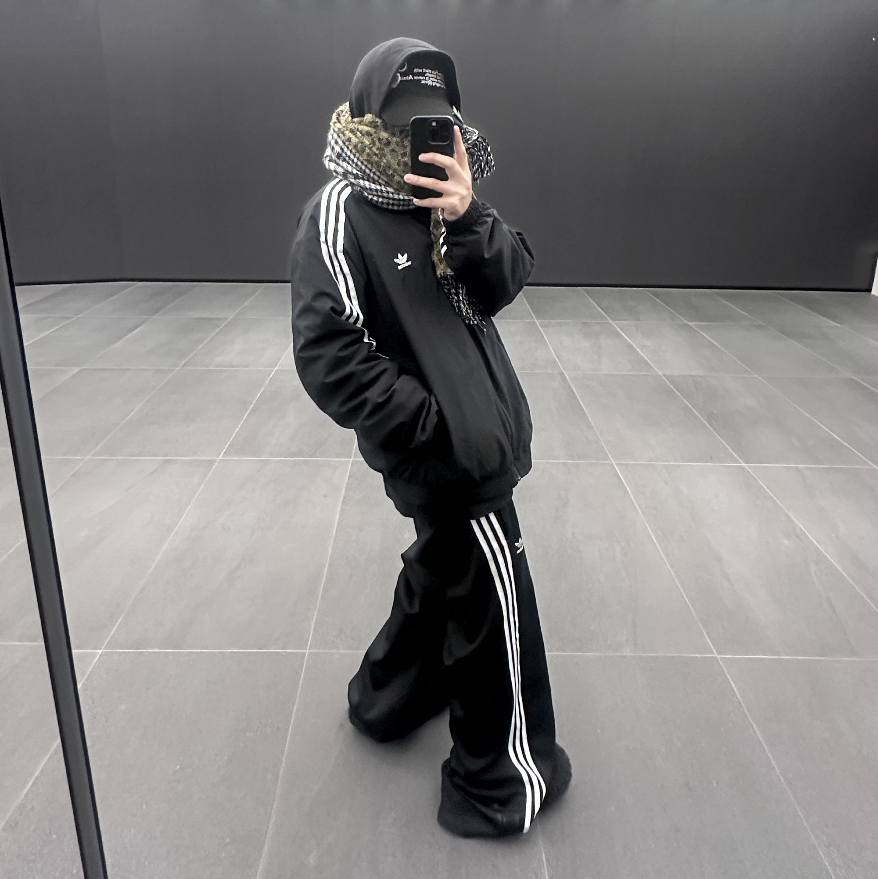 (W) Adidas Adilenium Oversized Track Top Black - KR Sizing, (W) Adidas Primeblue Relaxed Wide Leg Pants Black - KR Sizing 착용 스타일 - 3