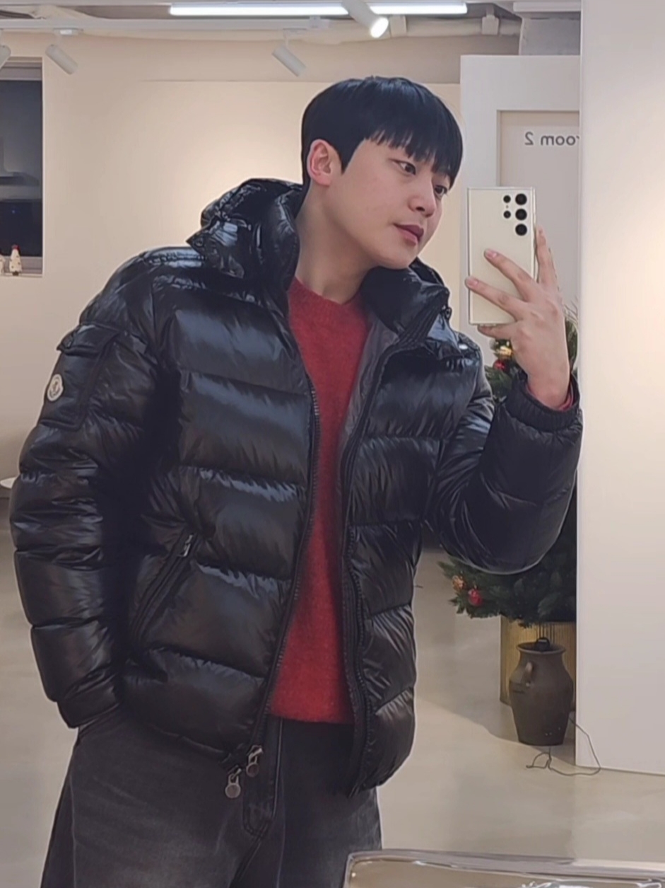 Moncler Maya Short Down Jacket Black - 24FW 착용 스타일