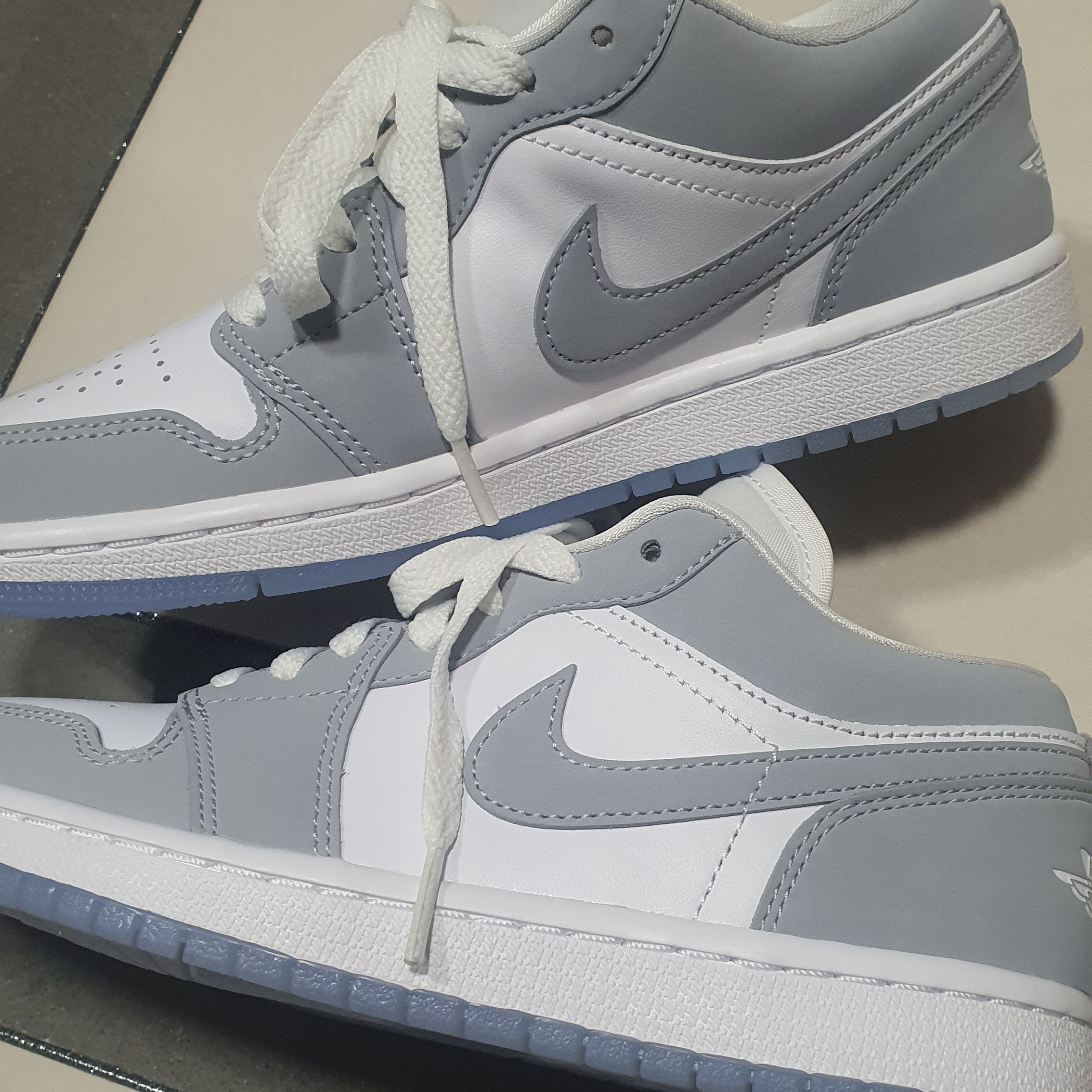 (W) Jordan 1 Low White Wolf Grey 착용 스타일