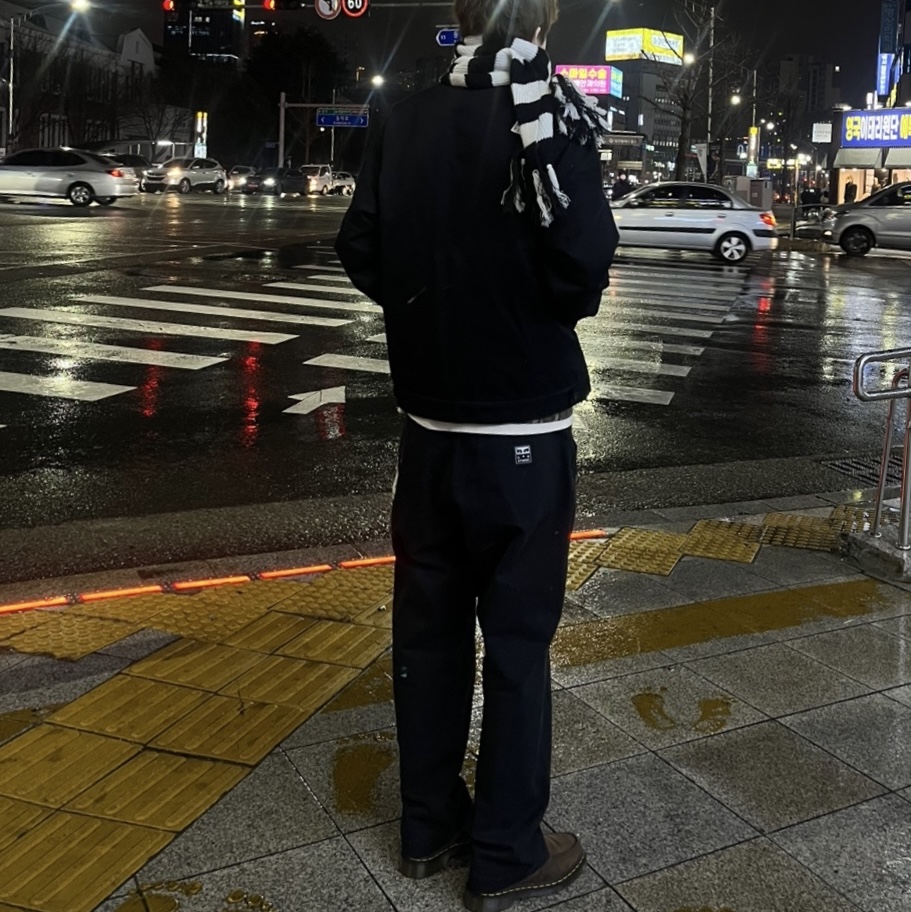 Puma x AMI Scarf Black White, IAB Studio x Obey Poster Carpenter Pants Anthracite 착용 스타일