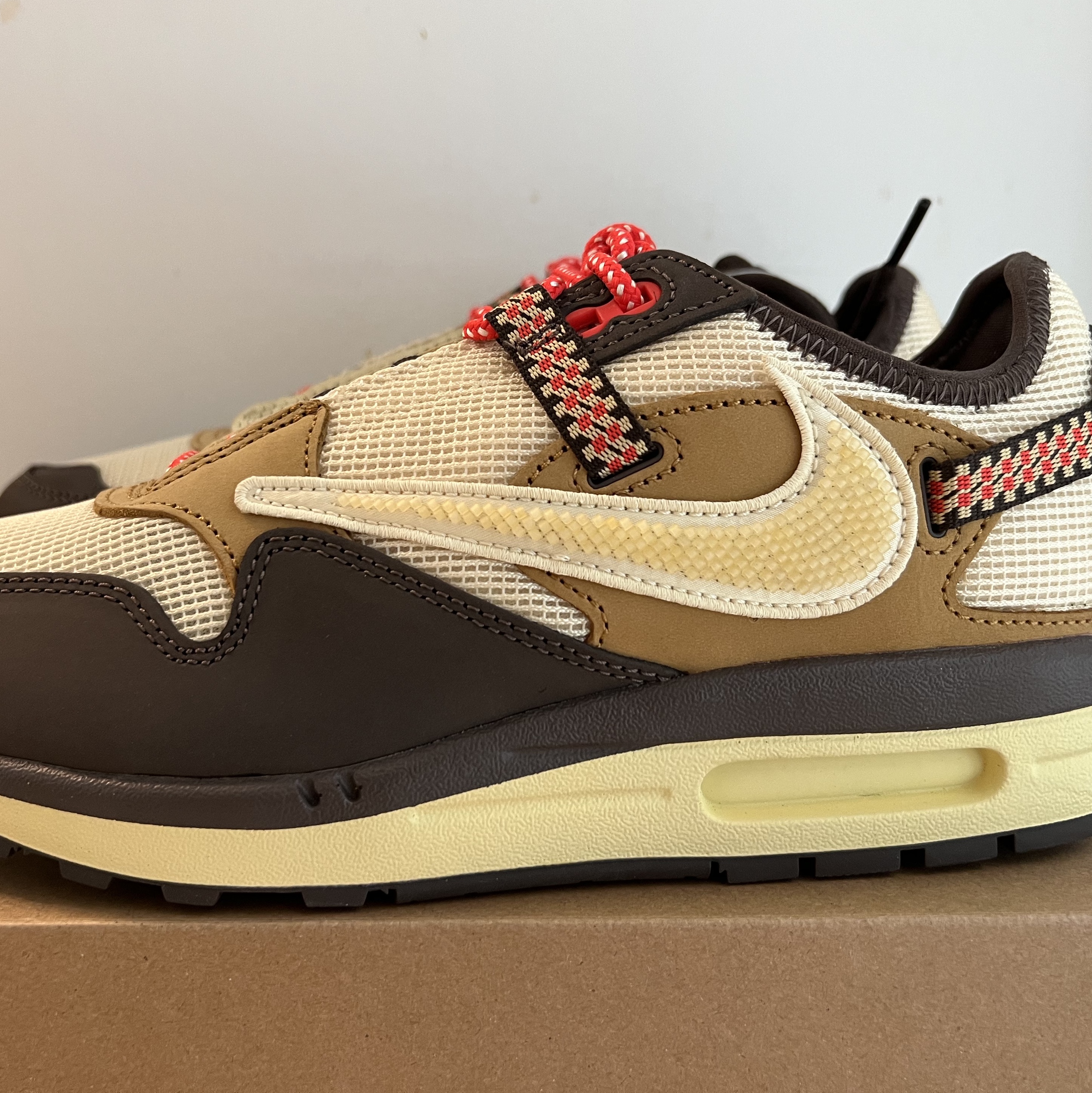 Nike x Travis Scott Air Max 1 Cact.us Brown 착용 스타일