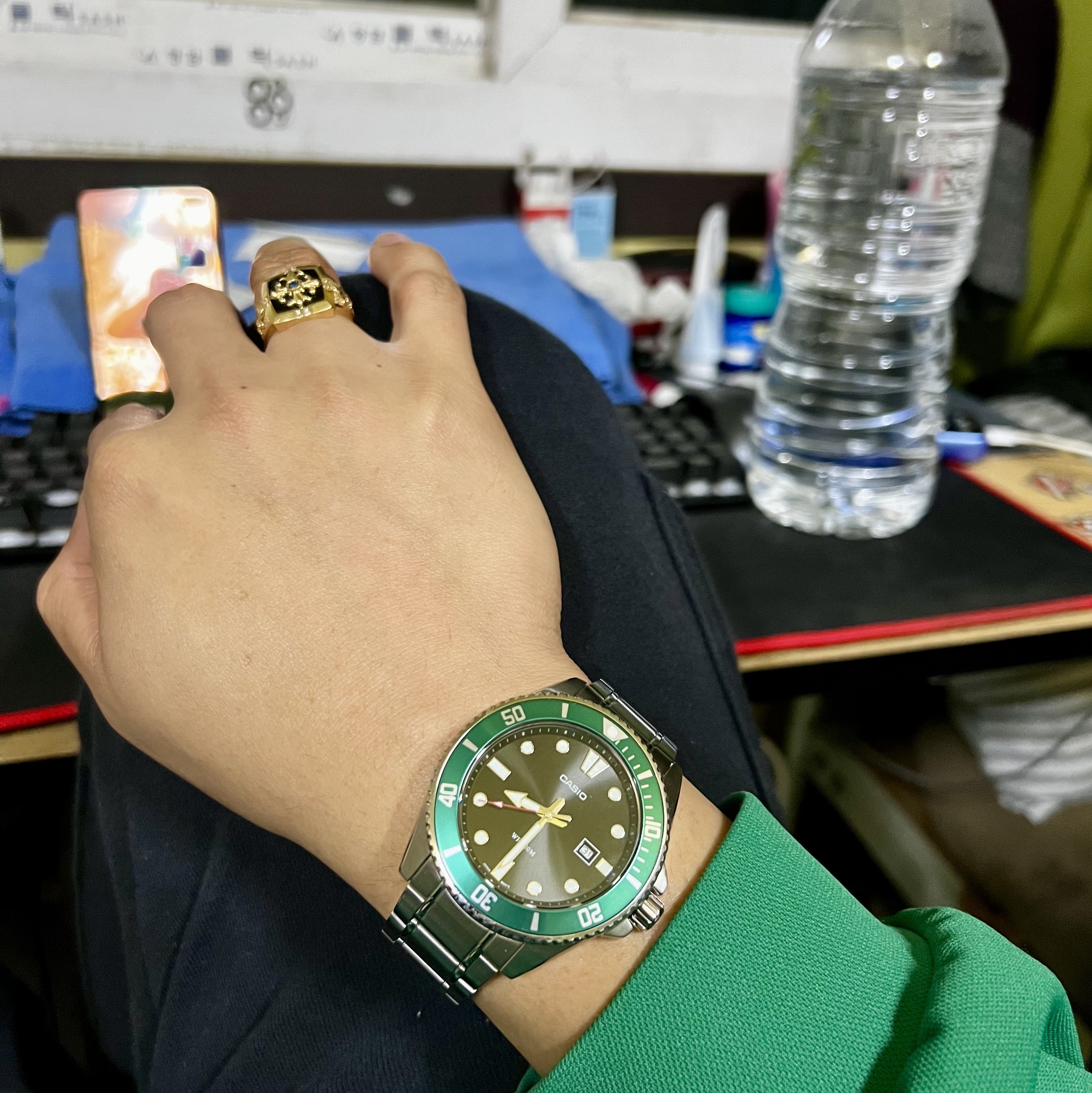 Casio MDV-107D-3AV 착용 스타일