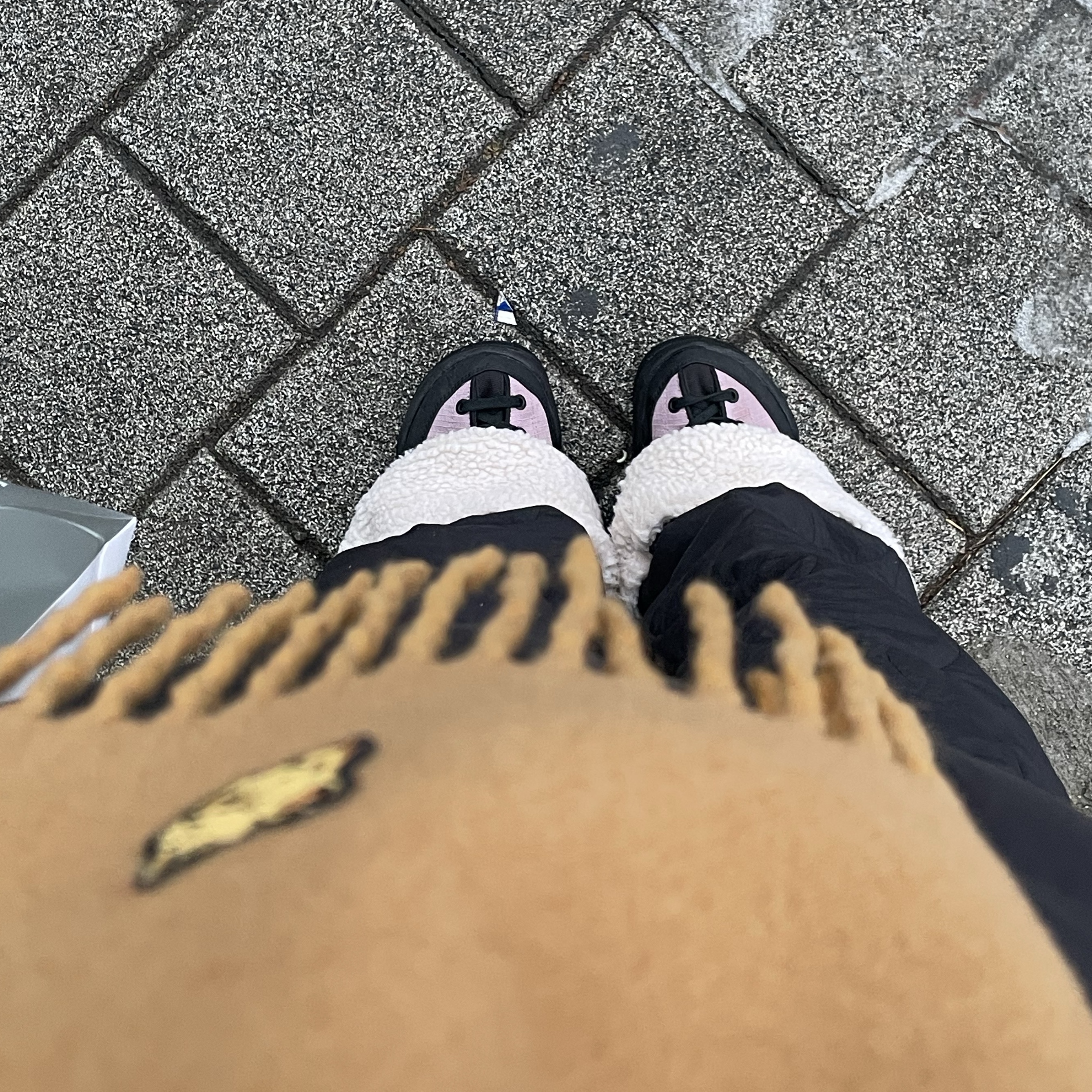 New Balance CRV Mule V2 Violet, Maison Kitsune Bold Fox Head Patch Muffler Golden Brown Caramel 착용 스타일 - 1