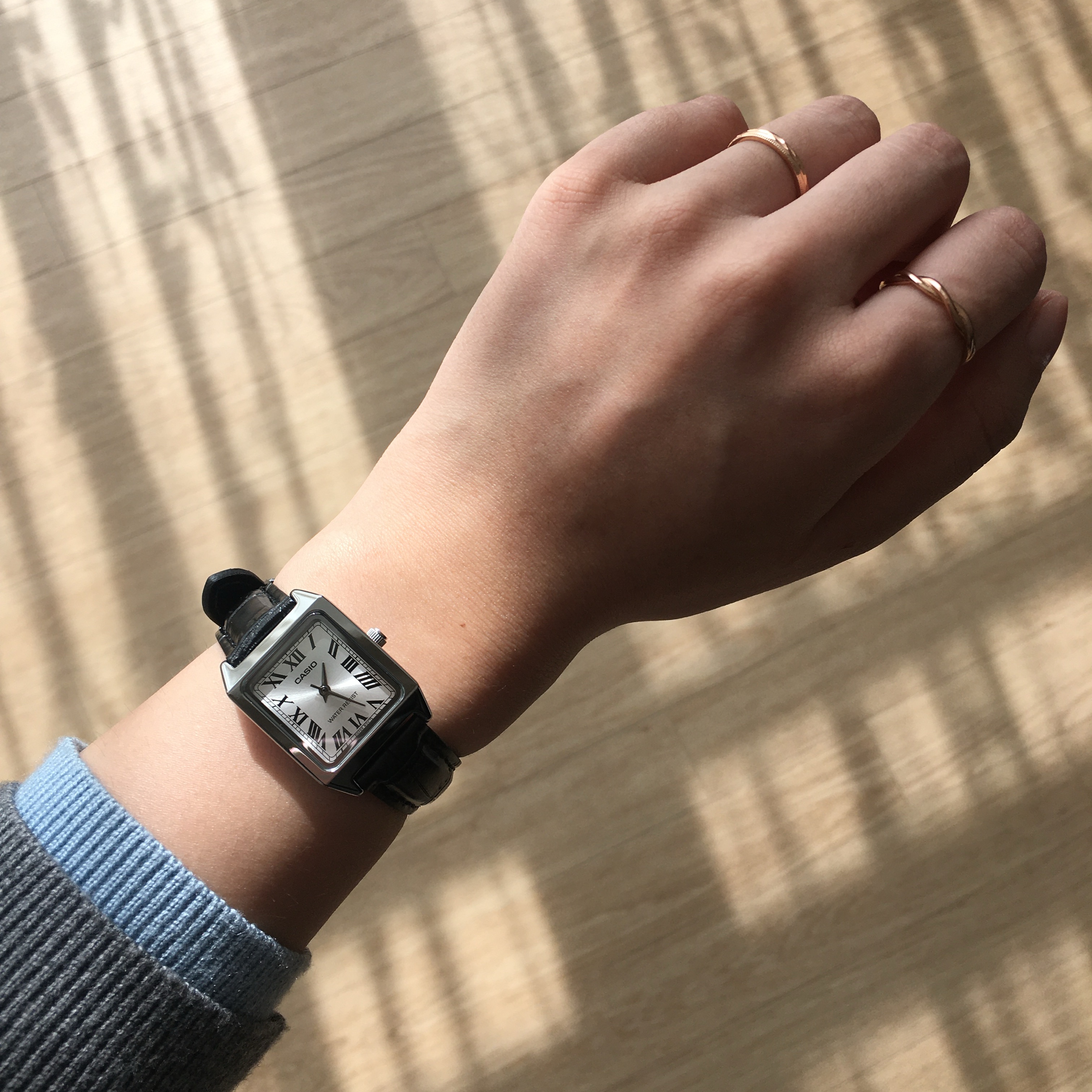 Casio LTP-V007L-7B1 착용 스타일