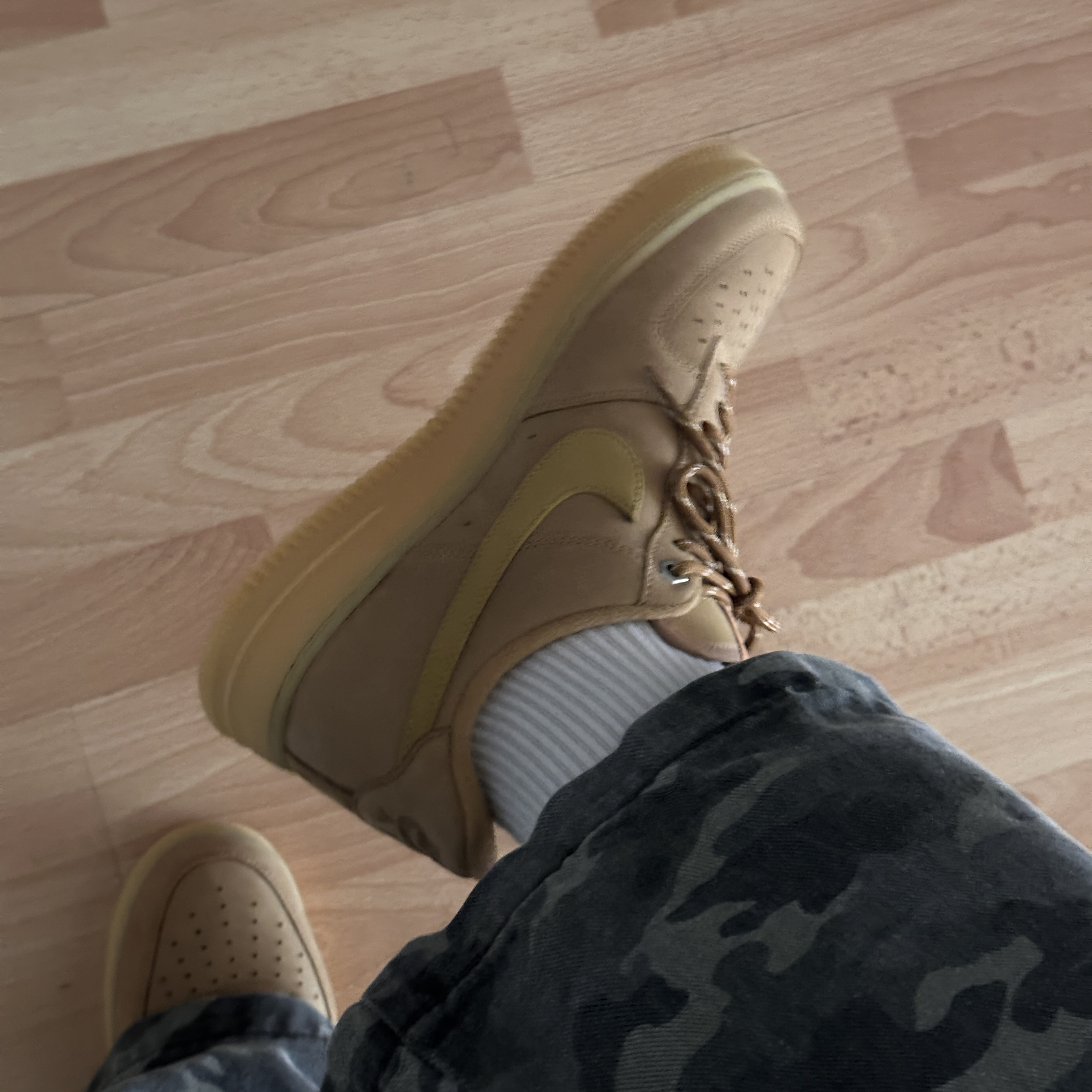 Nike Air Force 1 '07 WB Flax 착용 스타일