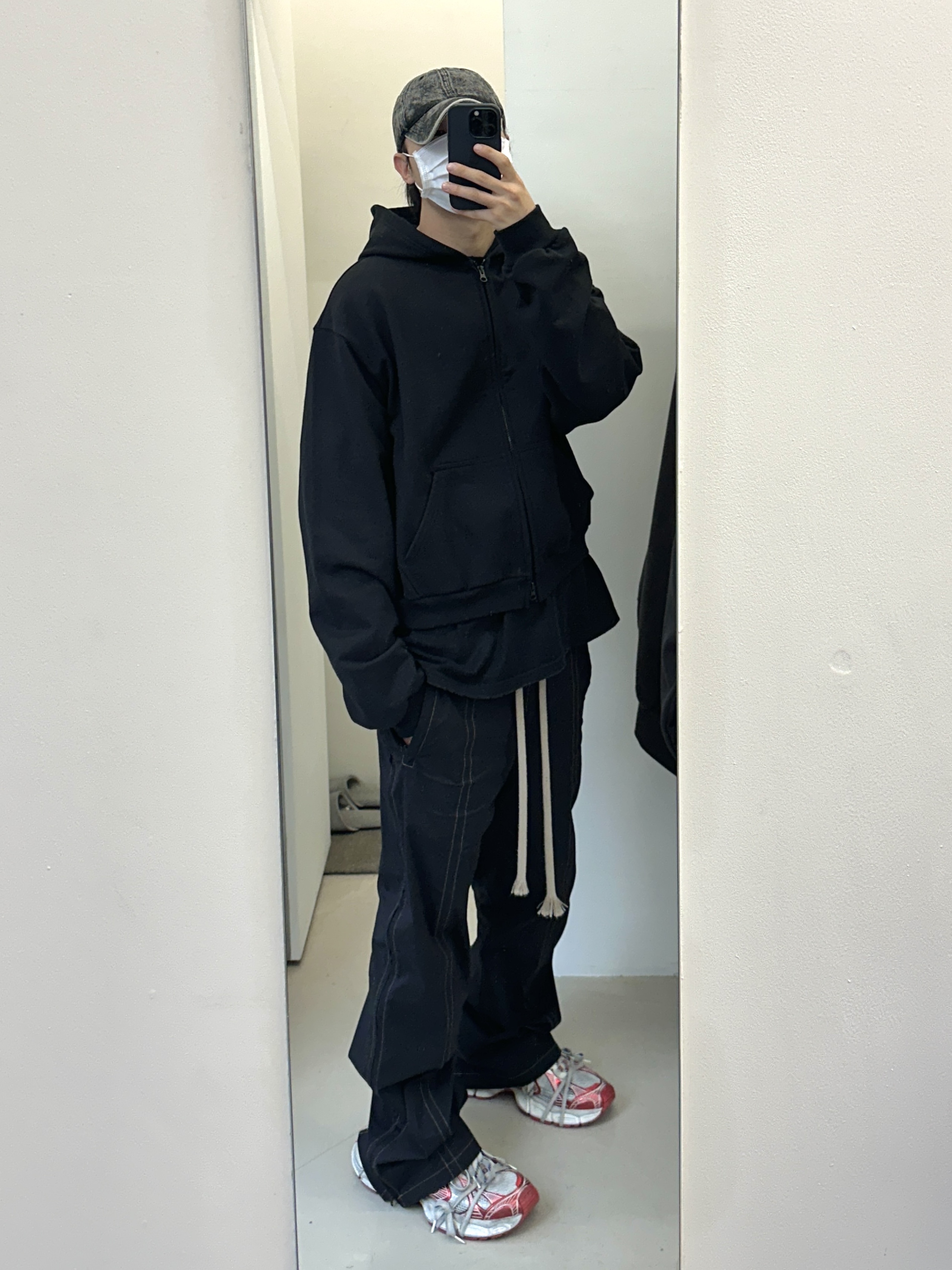 Balenciaga 3XL Sneakers White Red, Permanent Archive Zipper Wave Pants Black 착용 스타일