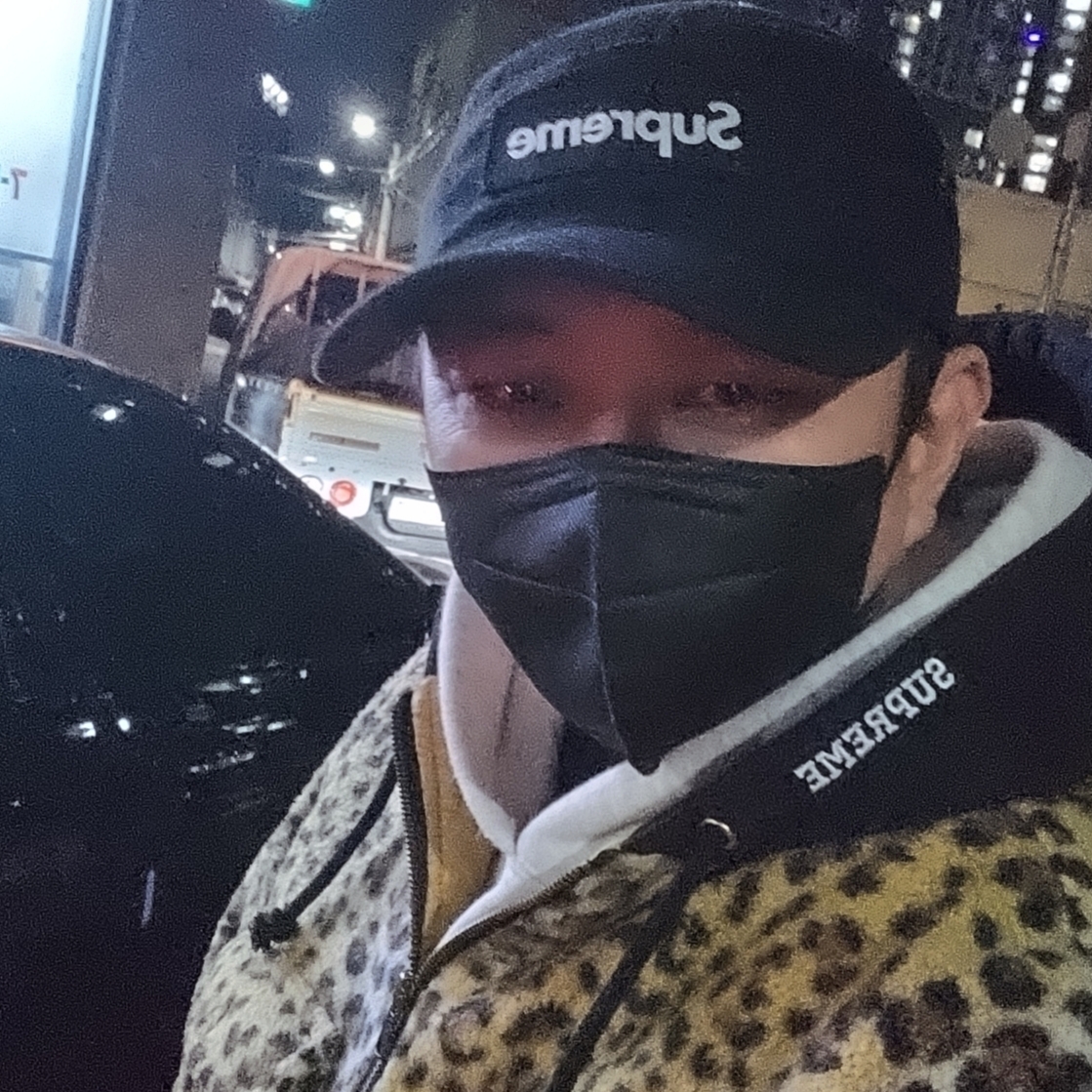 Supreme Fleece Zip Up Hooded Shirt Brown Leopard - 23FW, Supreme Military Camp Cap Black - 22FW 착용 스타일