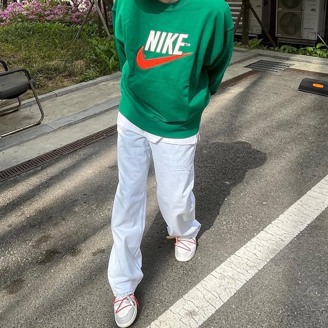 Nike NSW French Terry Crewneck Green - Asia, Nike x Off-White Dunk Low The 50 - Lot 11 착용 스타일